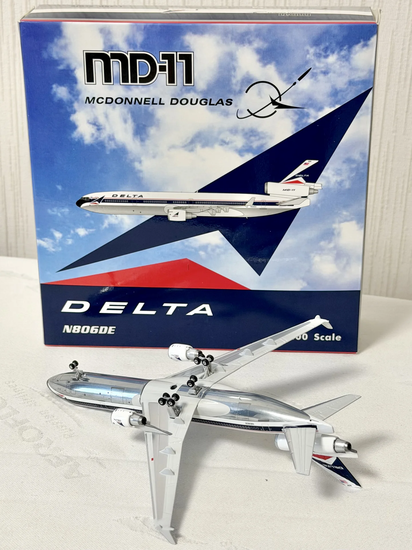 Модель самолета MD - 11 Delta Widget - миниатюра 3