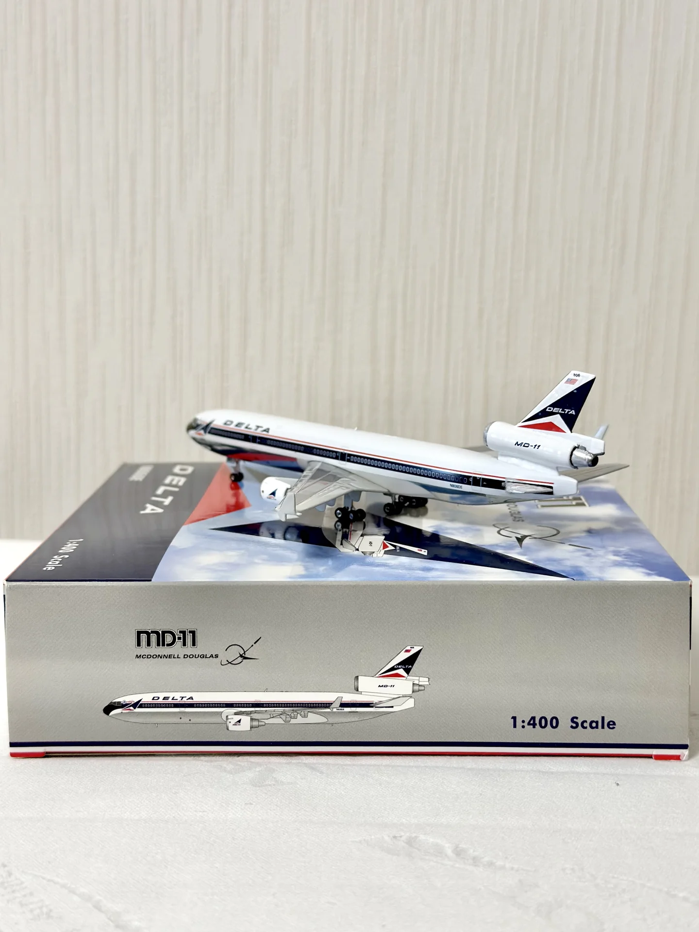 Модель самолета MD - 11 Delta Widget - миниатюра 4