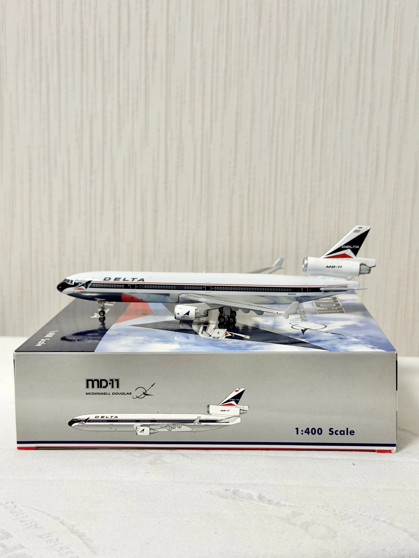 Модель самолета MD - 11 Delta Widget - миниатюра 5