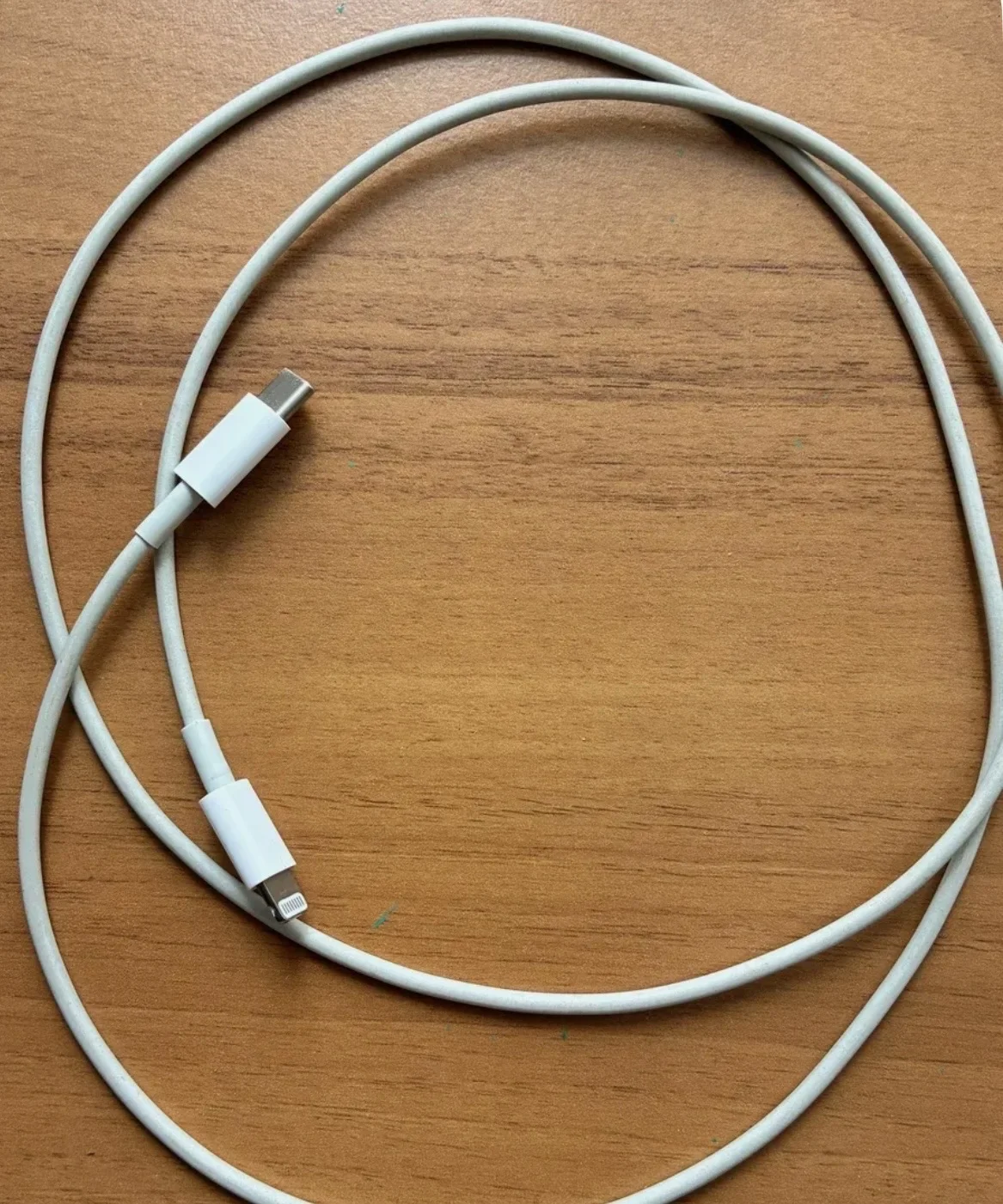 iPad 9 поколения со стилусом, зарядкой, наушниками - миниатюра 4