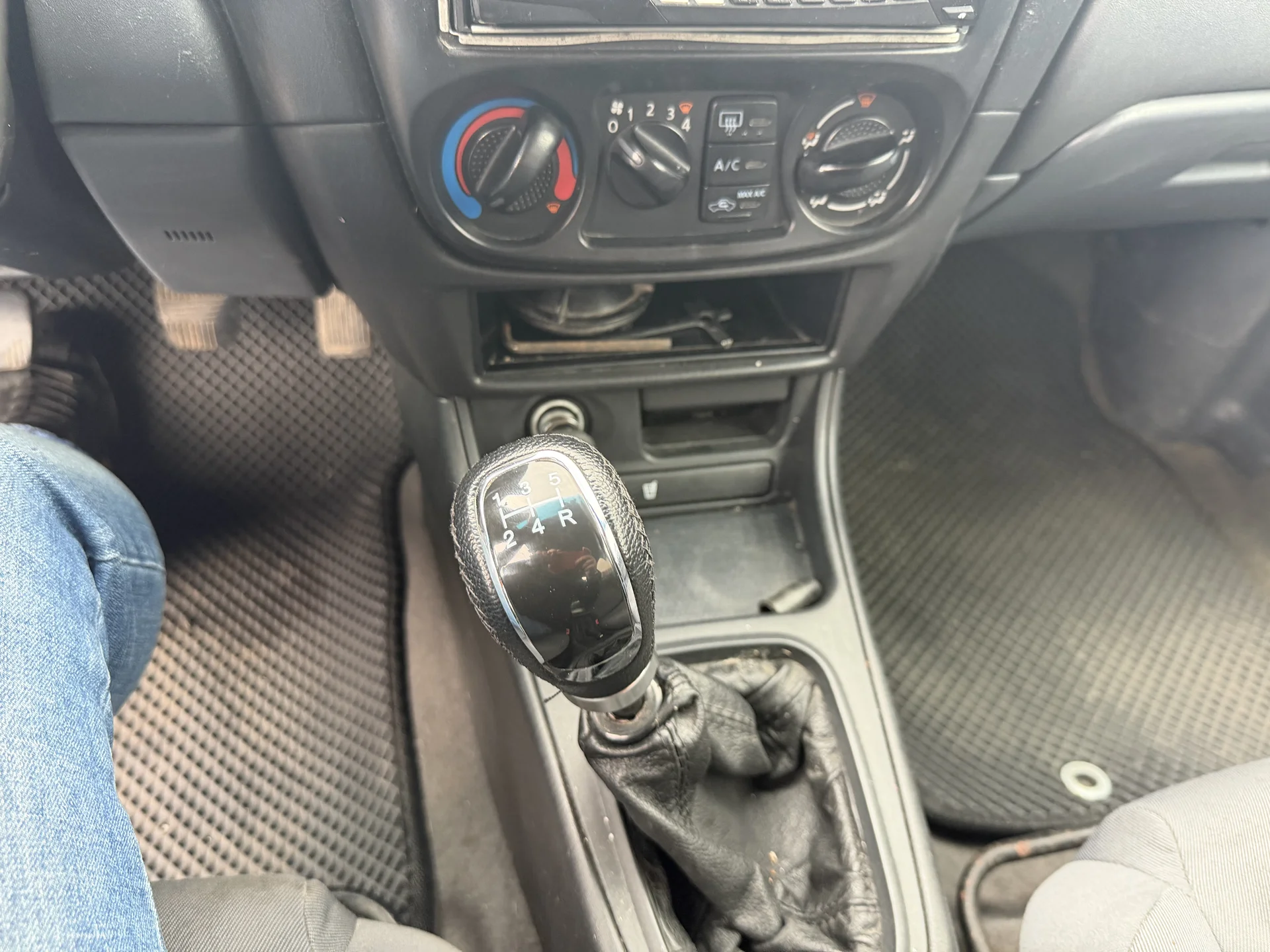 Ниссан Almera 1.5 comfort - миниатюра 8
