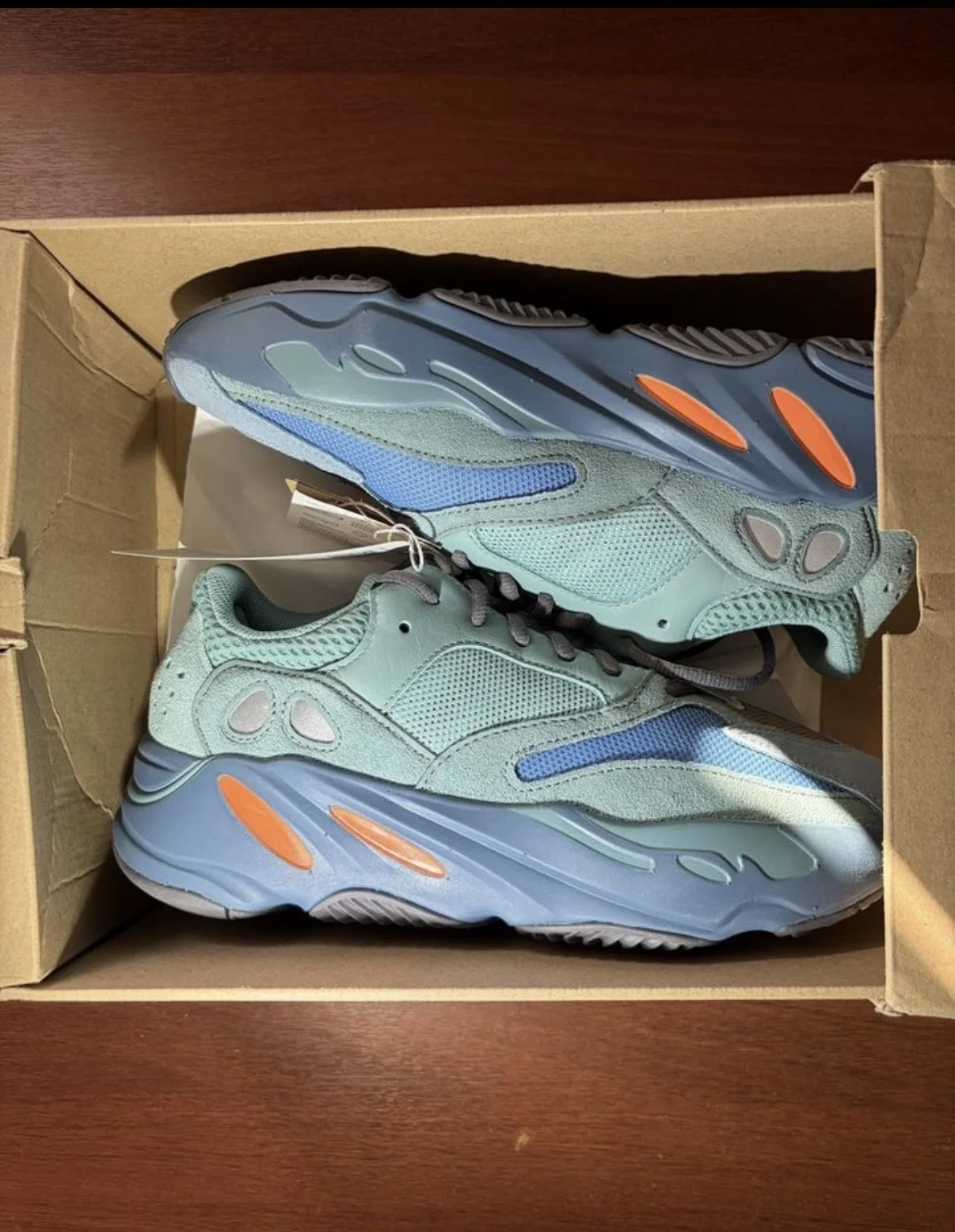 Adidas Yeezy boost 700 - миниатюра 2