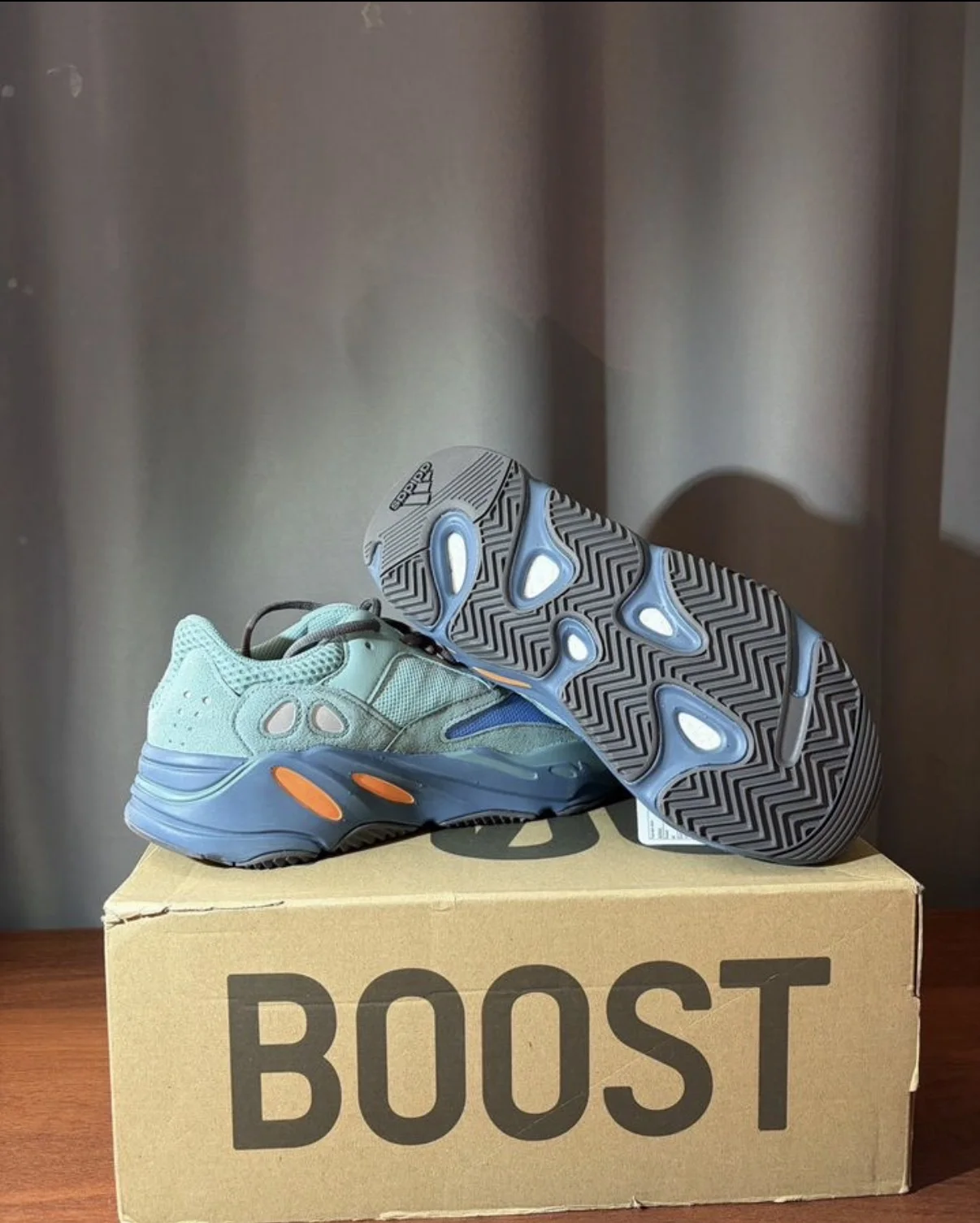 Adidas Yeezy boost 700 - миниатюра 3