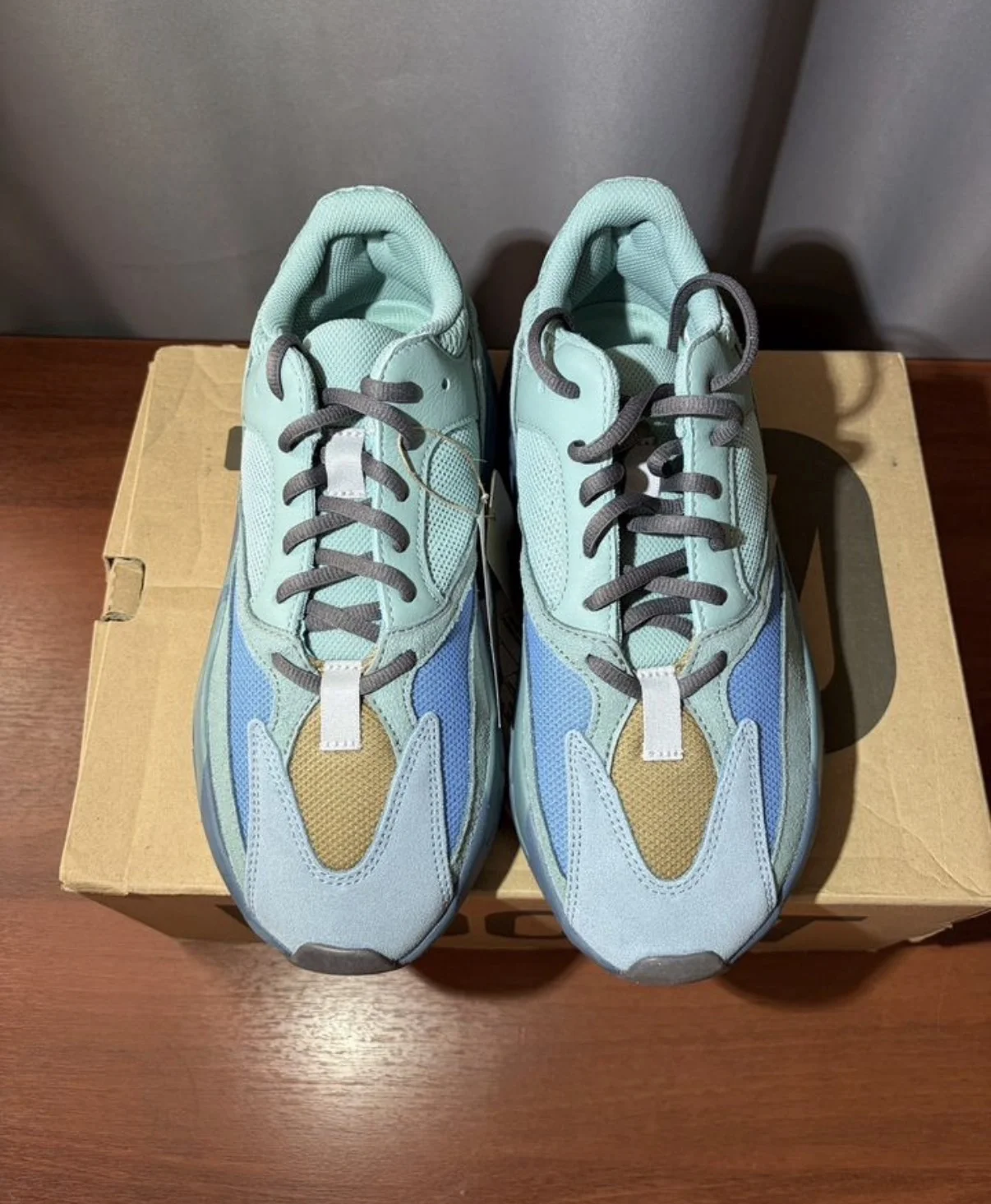 Adidas Yeezy boost 700 - миниатюра 4
