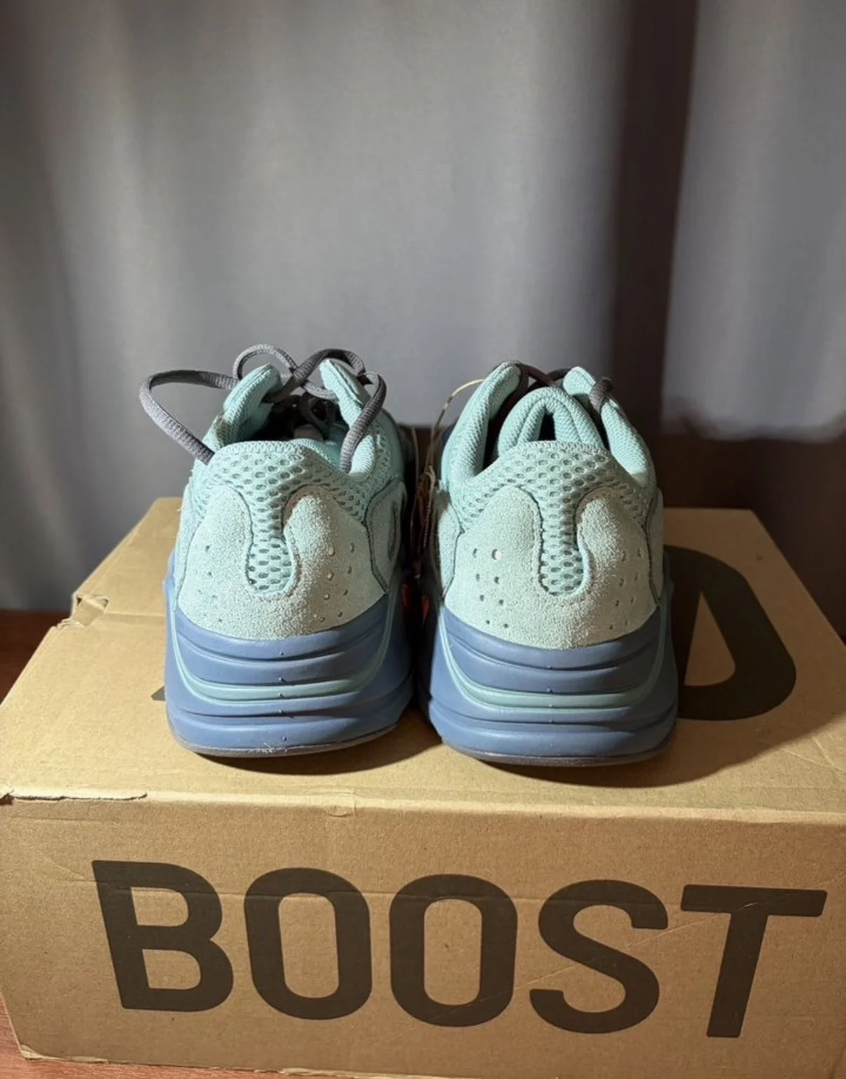 Adidas Yeezy boost 700 - миниатюра 5