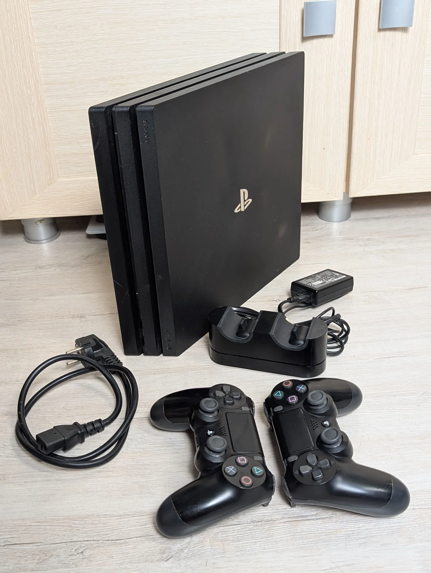 Sony PlayStation 4 Pro  1 ТБ