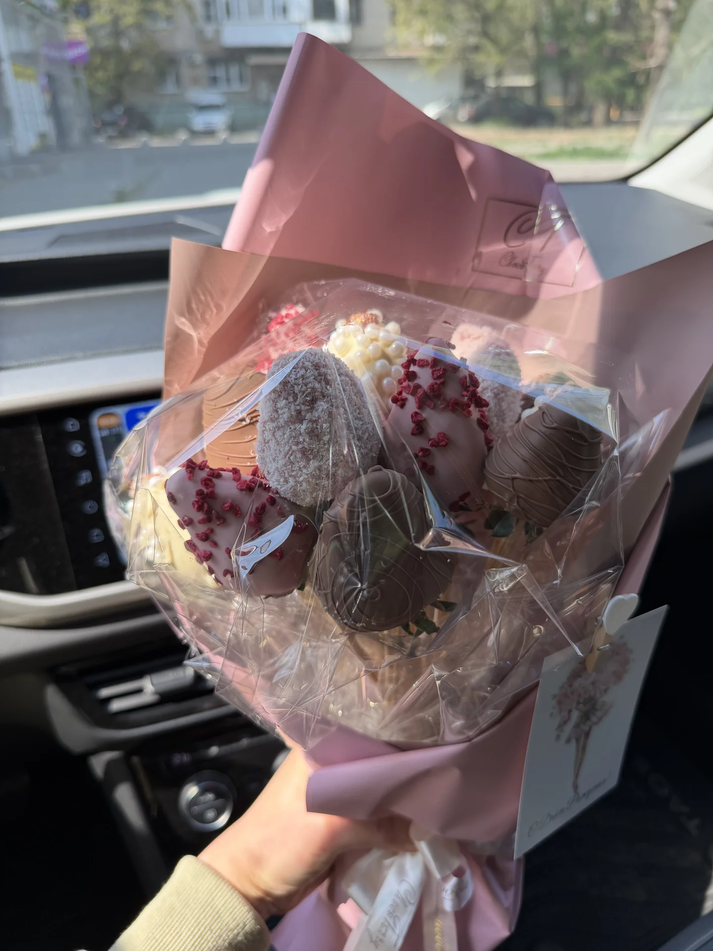 Букет из клубники в шоколаде - миниатюра 2