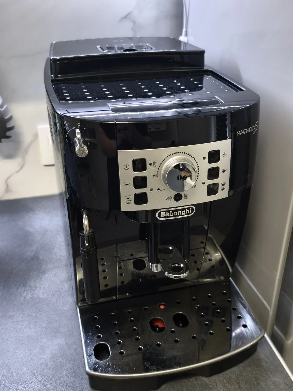 Кофемашина Delonghi magnifica s - миниатюра 3