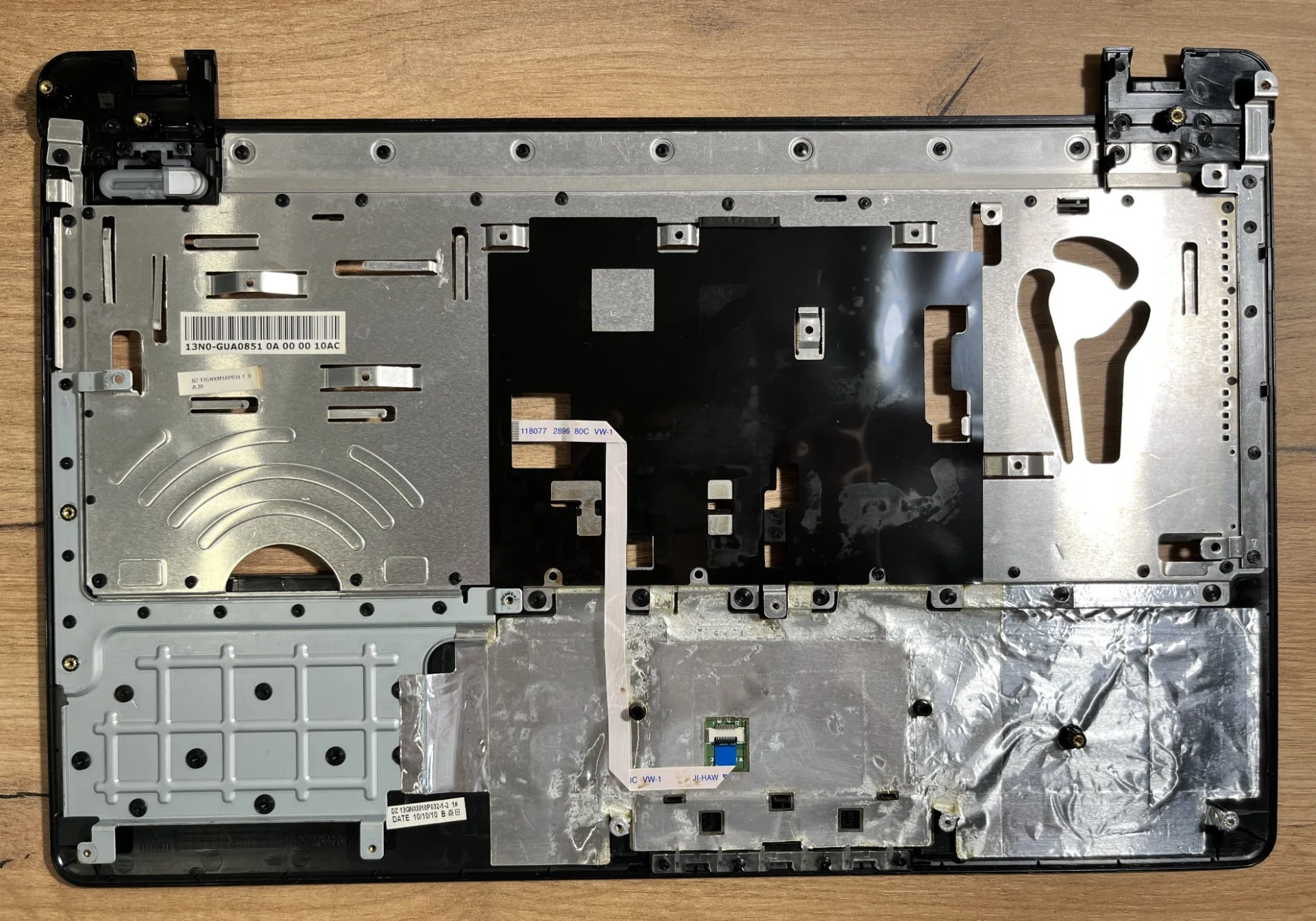 Верхняя часть корпуса, топкейс ноутбука Asus X52D - миниатюра 3