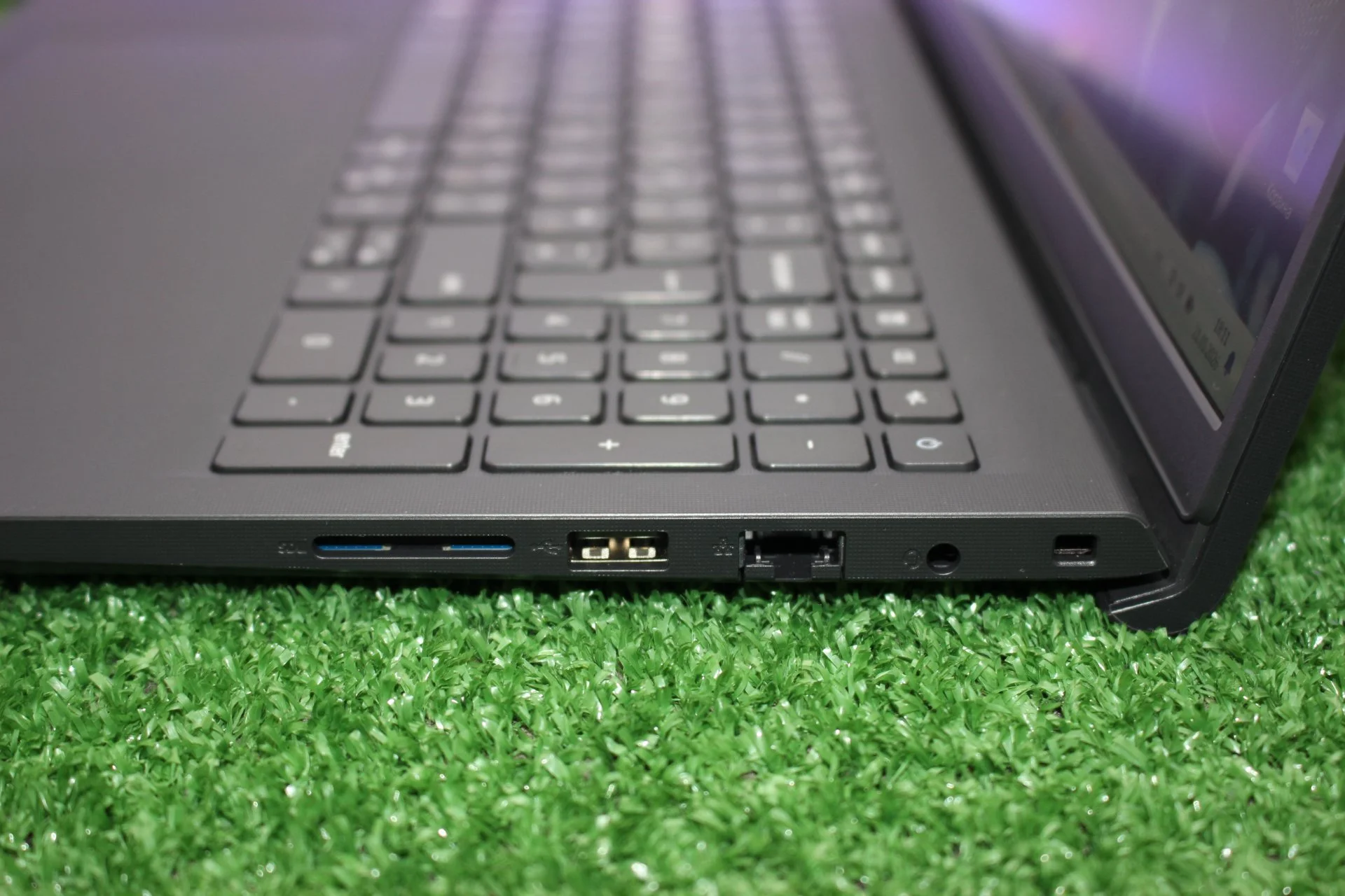 Ноутбук Dell Vostro 3520 i7/16/512/IPS120gz год гарантии - миниатюра 4