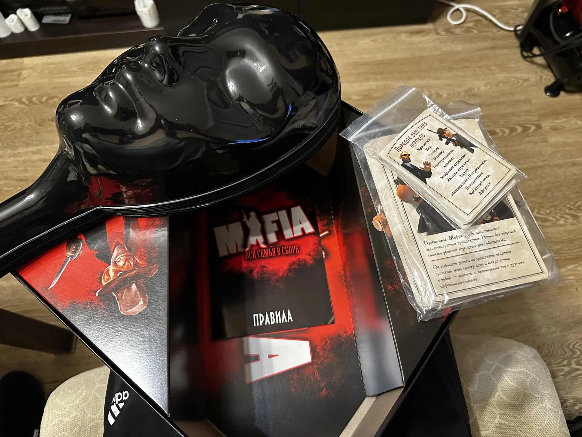 Настольная игра мафия вся семья в сборе - миниатюра 4