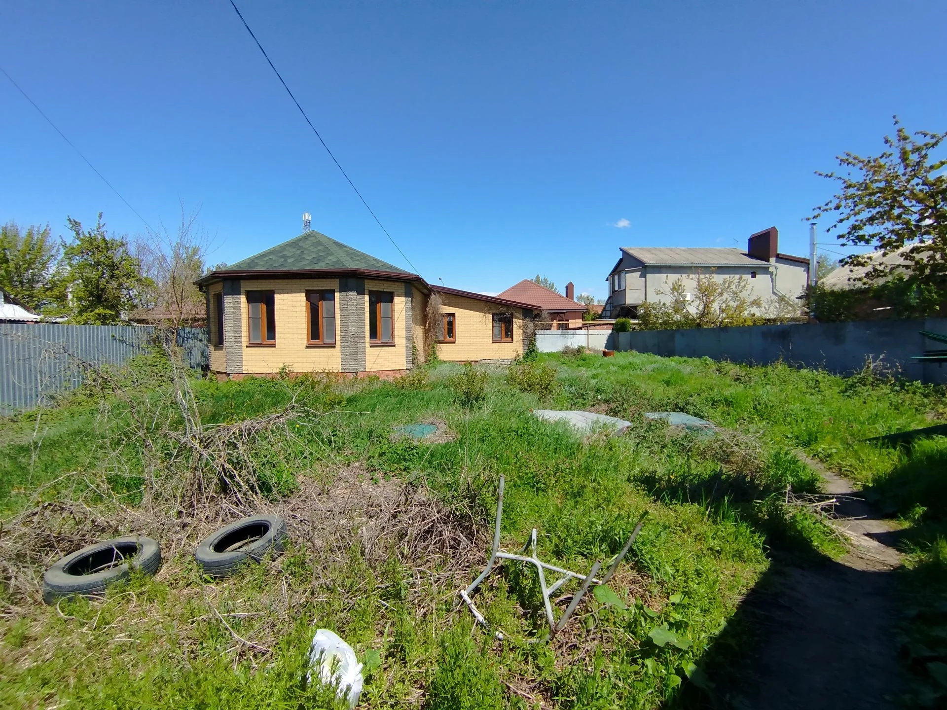 Продается ровный земельный участок 6,5 соток на участке кирпичный дом 100 м2. - миниатюра 2