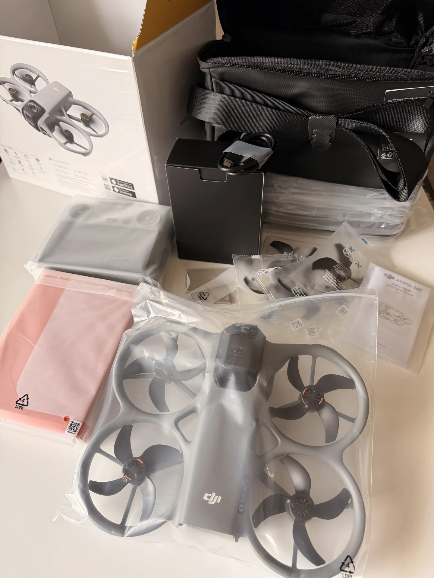 Квадрокоптер DJI Avata 360 FLY MORE COMBO - миниатюра 6