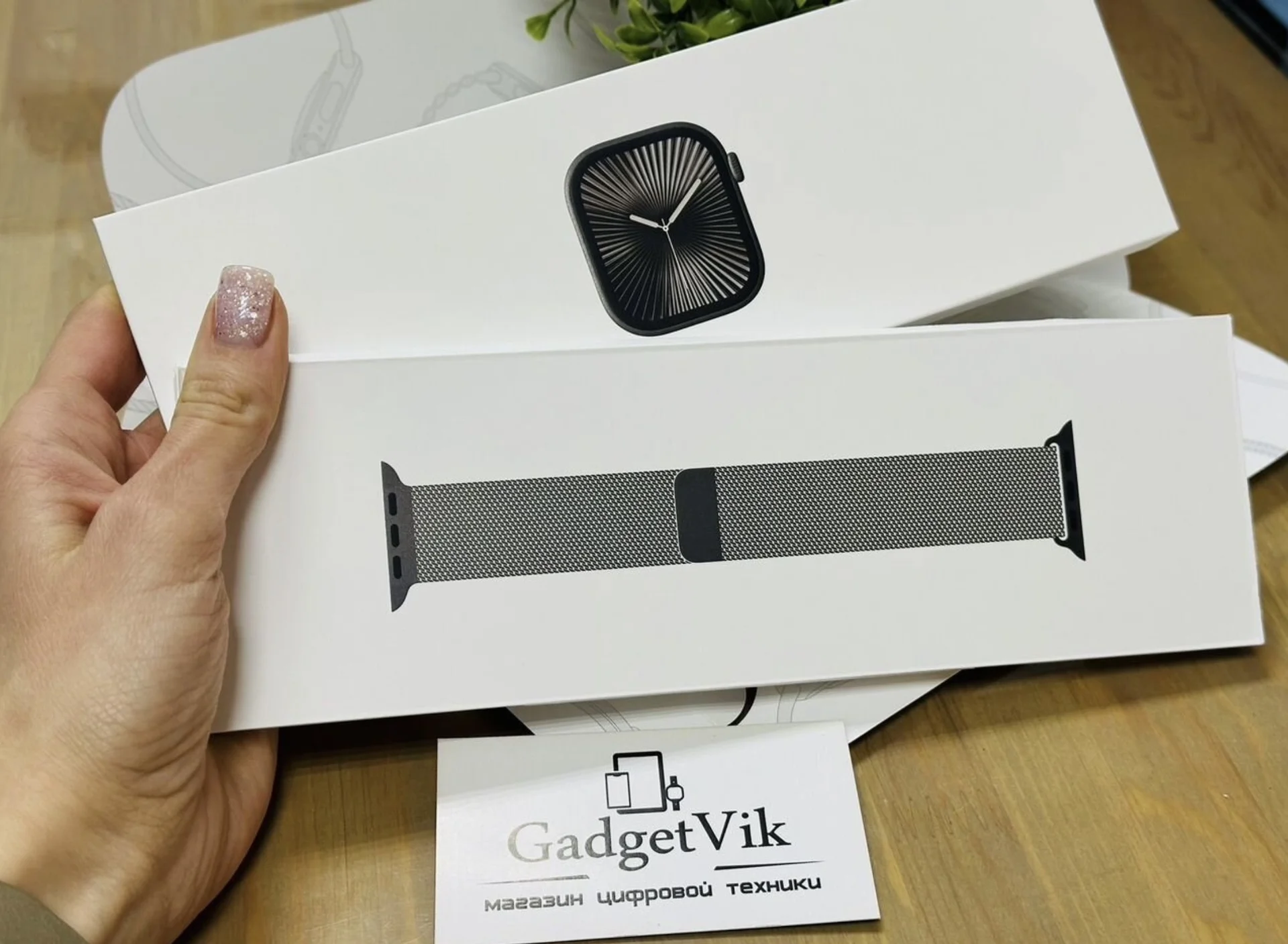 Apple Watch Series 10 46mm Titanium Case Milanese - миниатюра 4