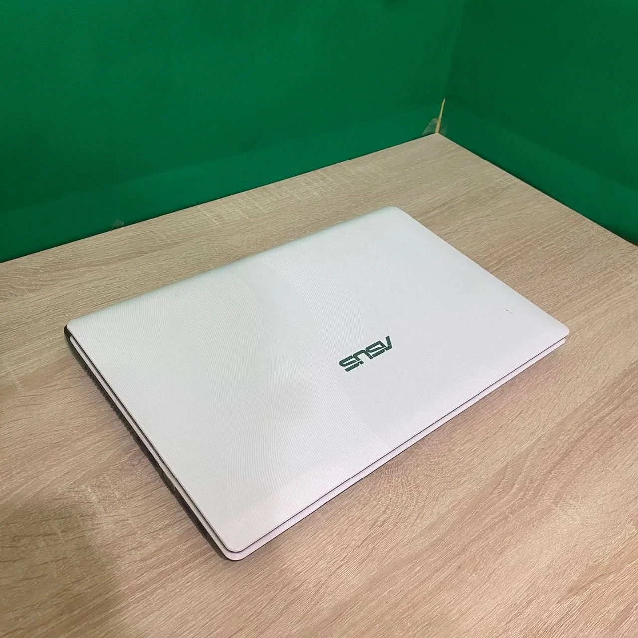 Красивый ноутбук Asus для игр и работы - миниатюра 6