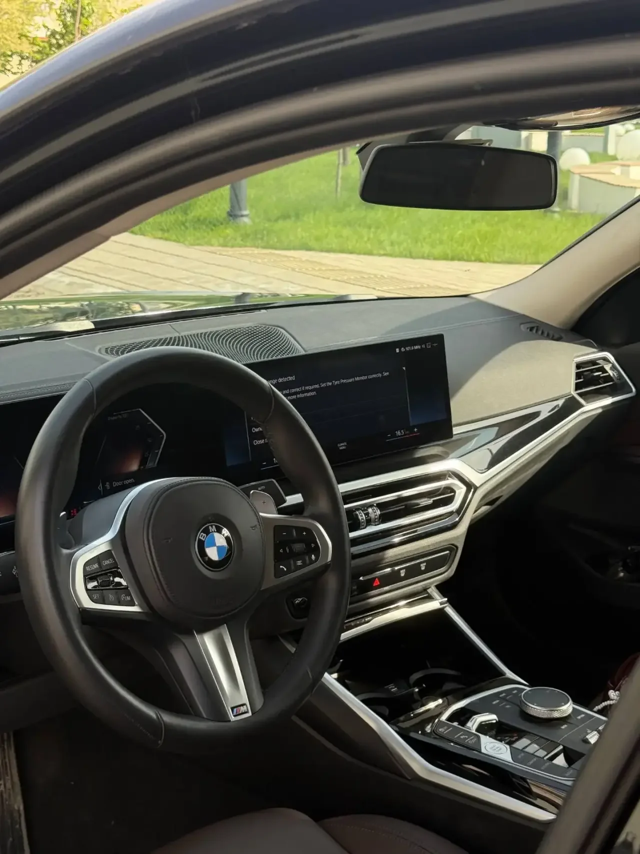 BMW 320Li 2023 33000км - миниатюра 12