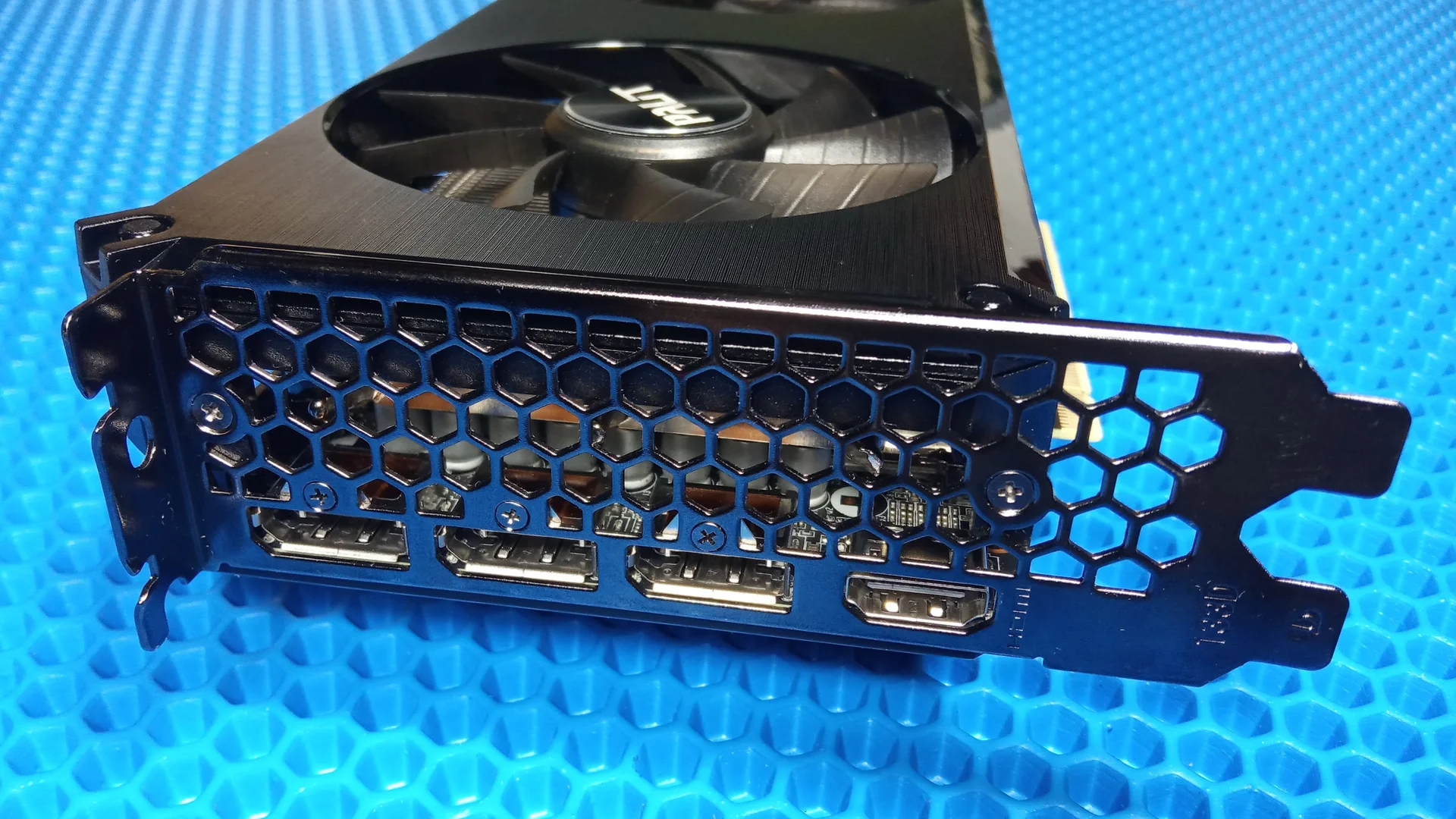 Видеокарта Palit GeForce RTX 3060Ti 8 Gb в отличном состоянии - миниатюра 3