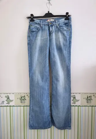 Джинсы женские Levis размер 27x32
