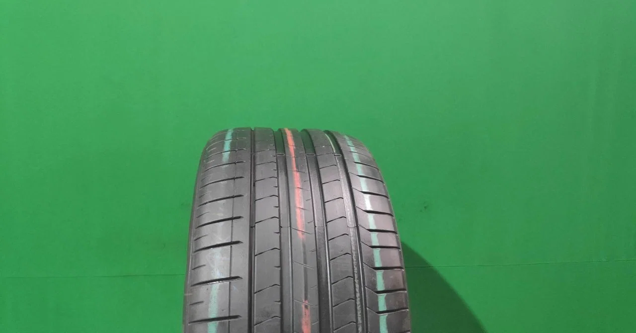 Pirelli P Zero PZ4 275/35 R21 103Y - изображение 1