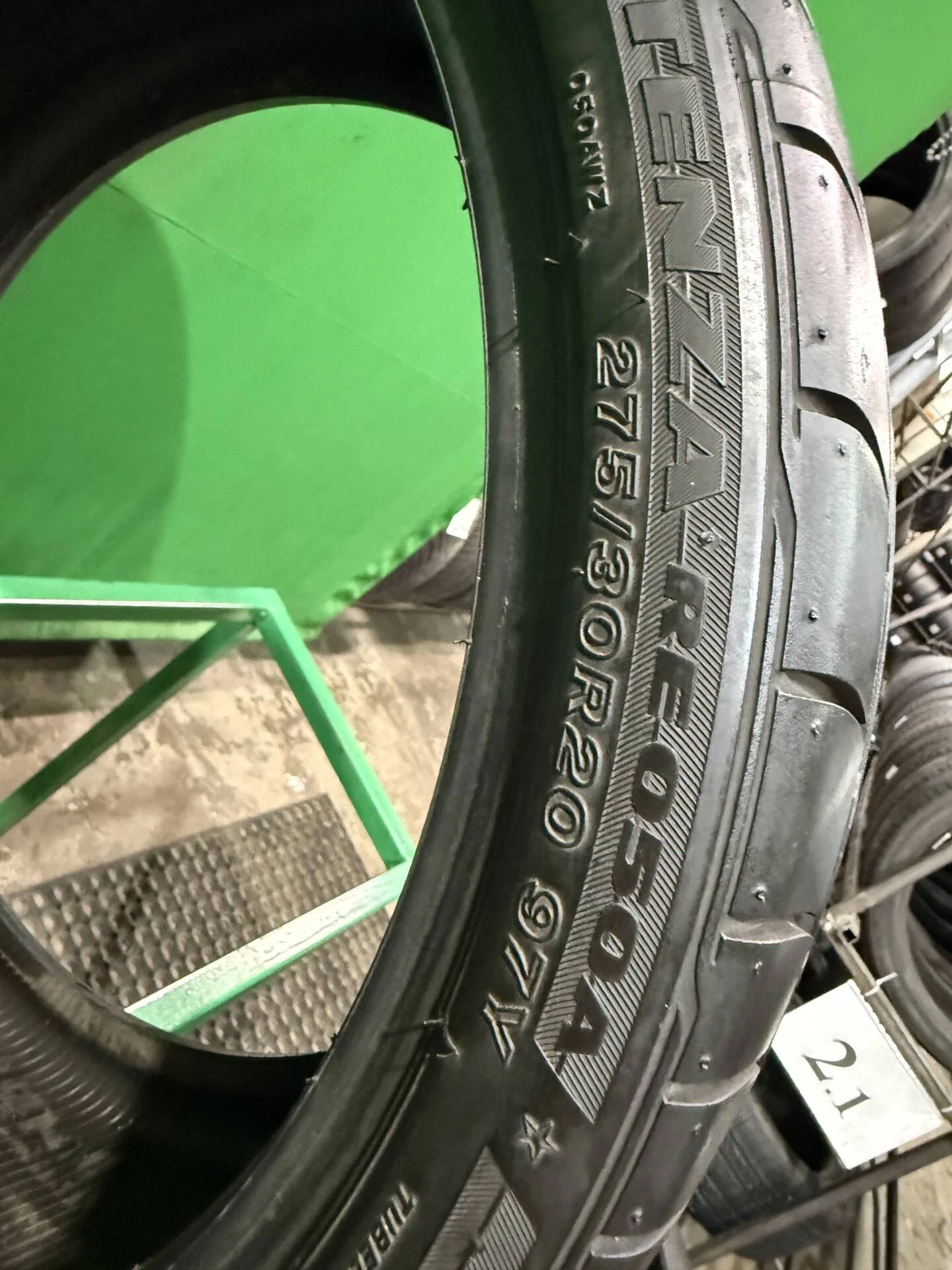 275/30 R20 дюймов Bridgestone Potenza RE050A летние - миниатюра 3