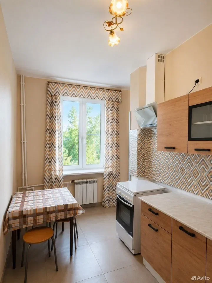 3-к. квартира, 72 м², 2/4 эт. - изображение 1
