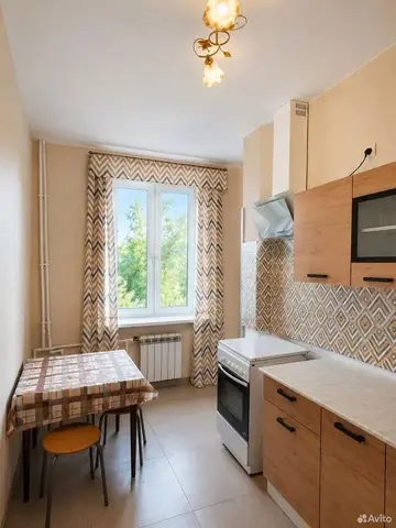 3-к. квартира, 72 м², 2/4 эт.