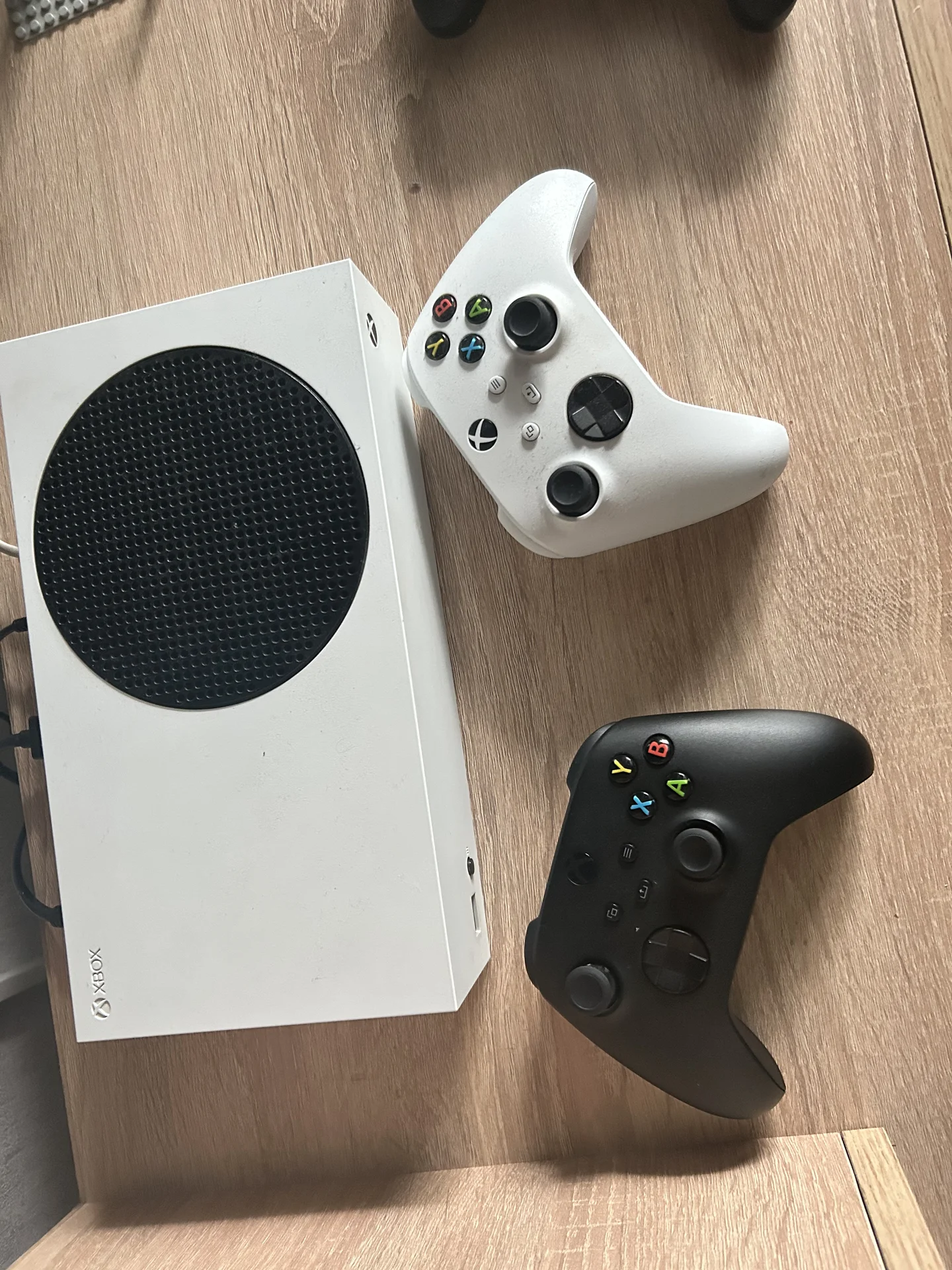 Xbox Series S 512 ГБ + 2 геймпада - изображение 1