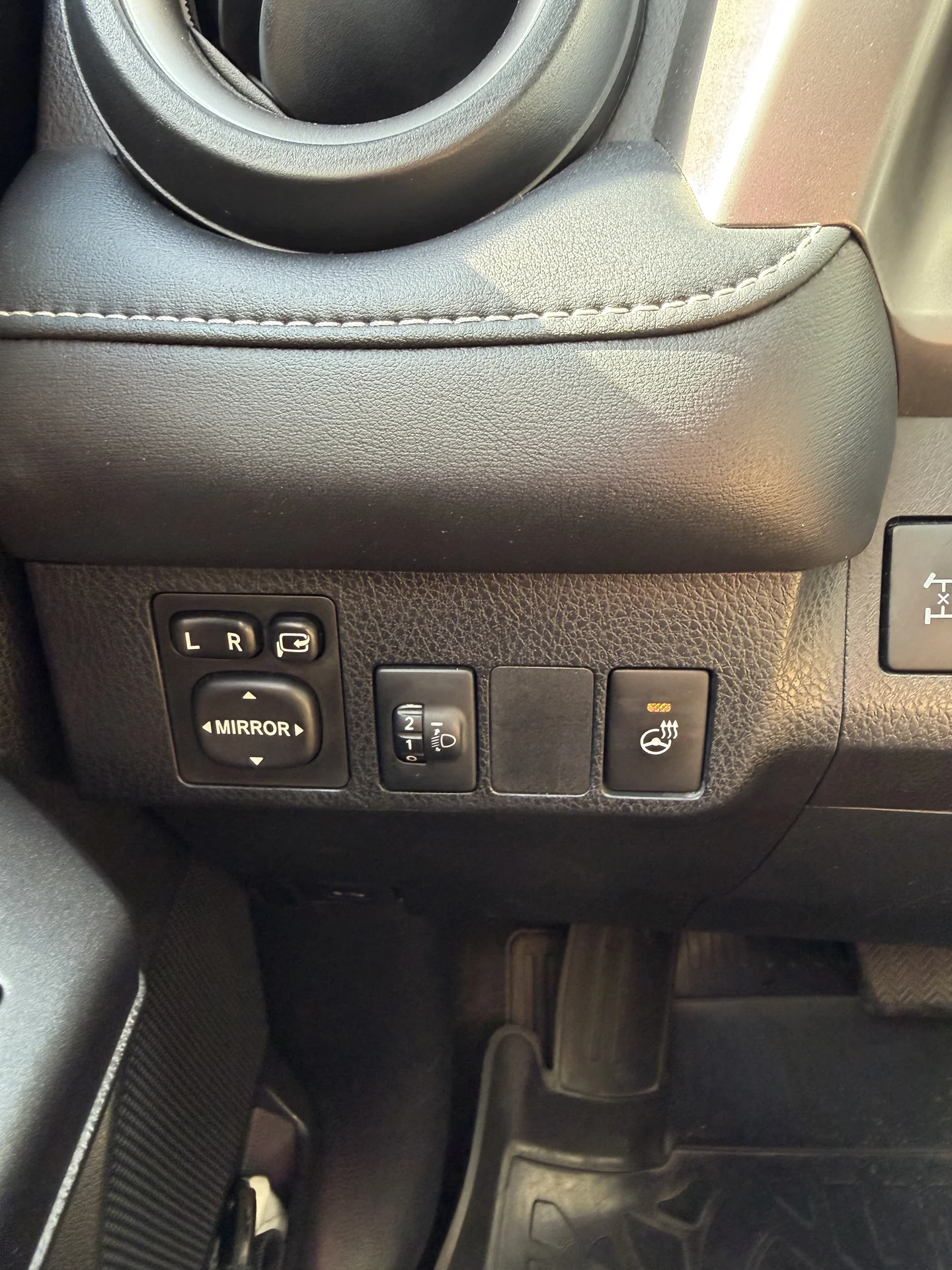 Toyota Rav 4 - миниатюра 8