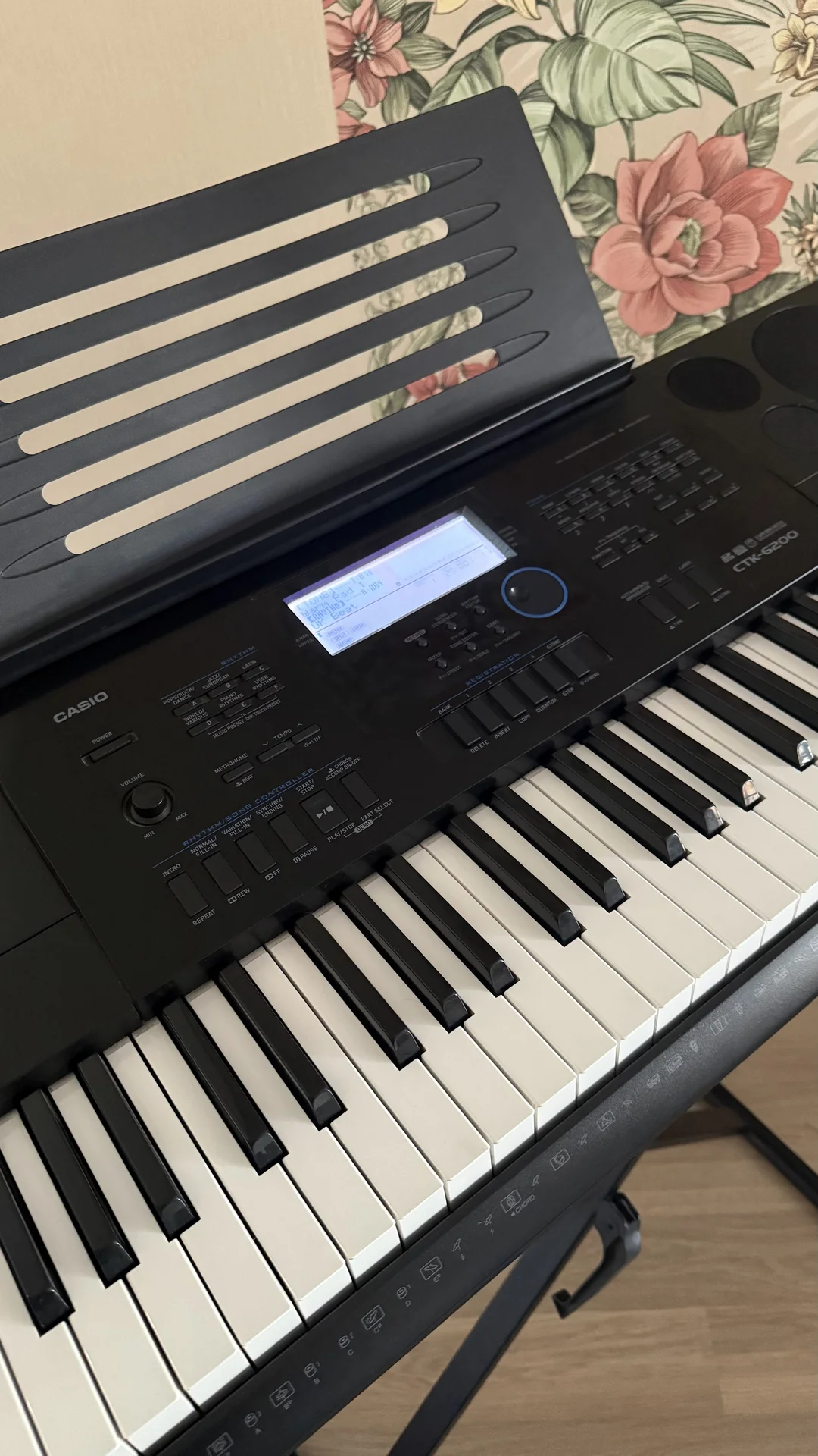 Синтезатор Casio CTK-6200 + подставка + пюпитр - миниатюра 2