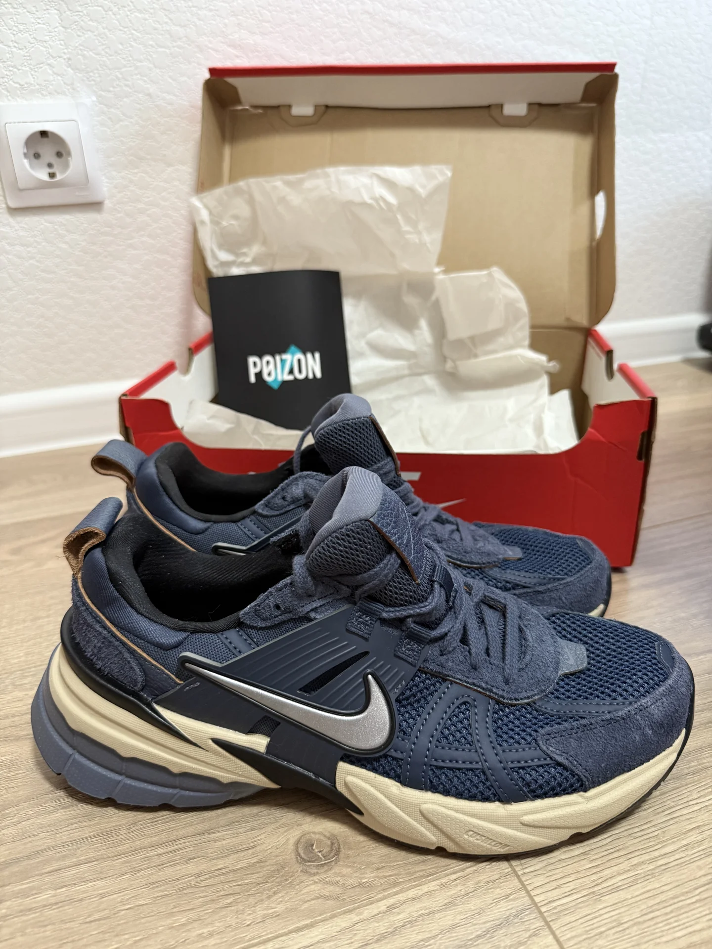 Кроссовки Nike V2K Run оригинал 11 500 ₽ - изображение 1