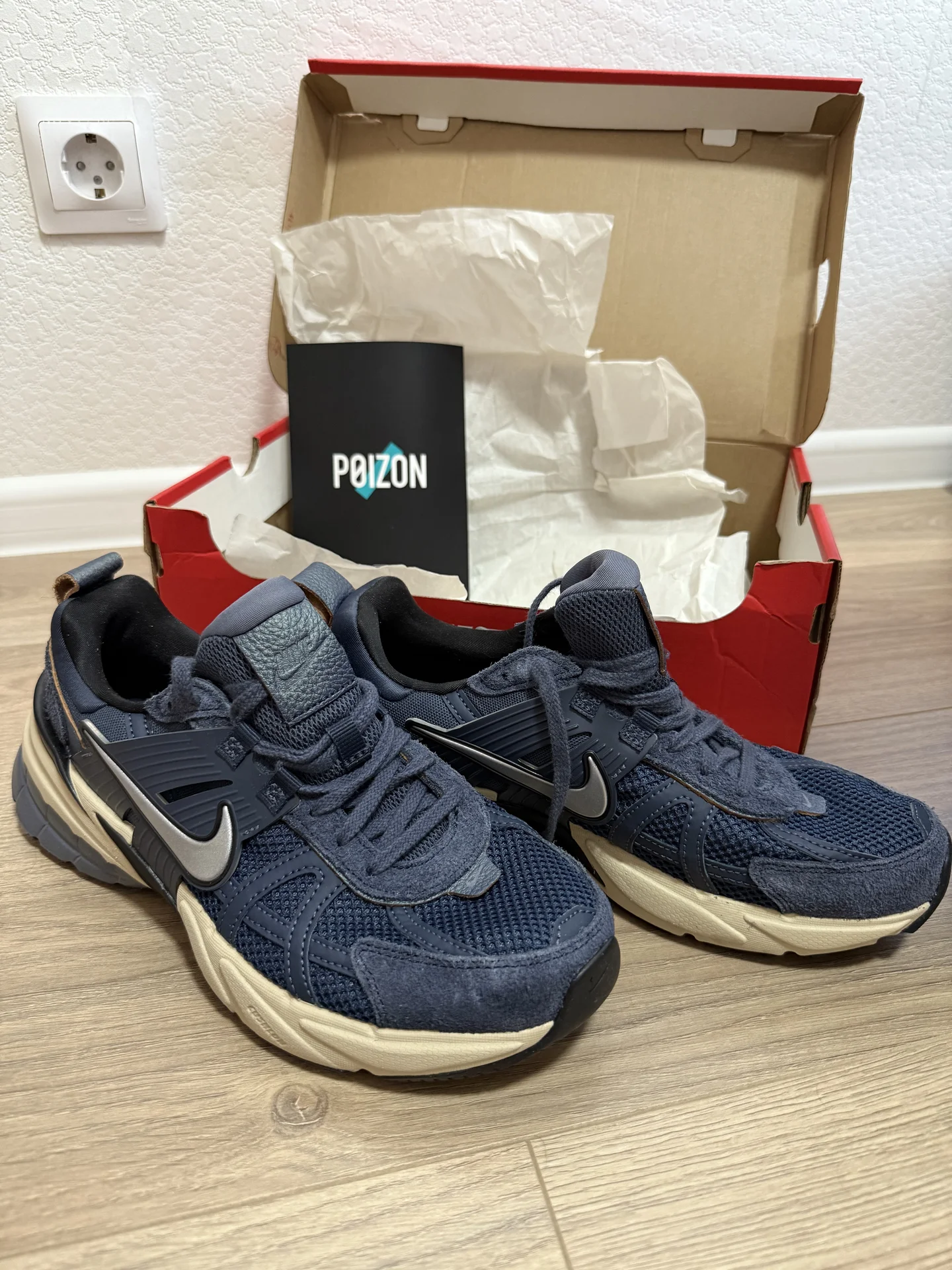 Кроссовки Nike V2K Run оригинал 11 500 ₽ - миниатюра 2