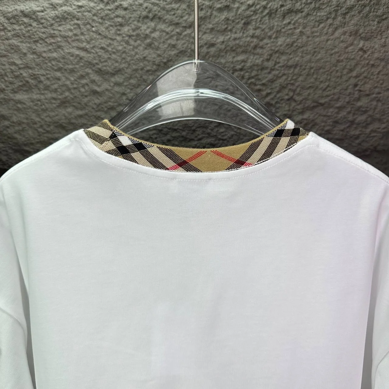 Футболка burberry белая - миниатюра 4