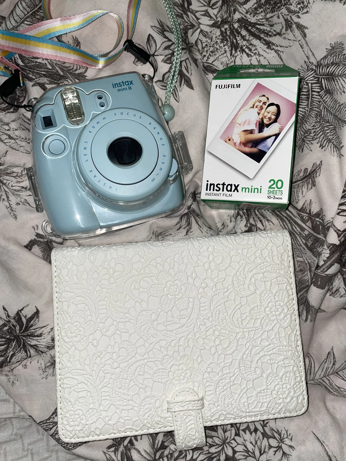 Instax mini 9 с картриджами, чехлом и альбомом - изображение 1