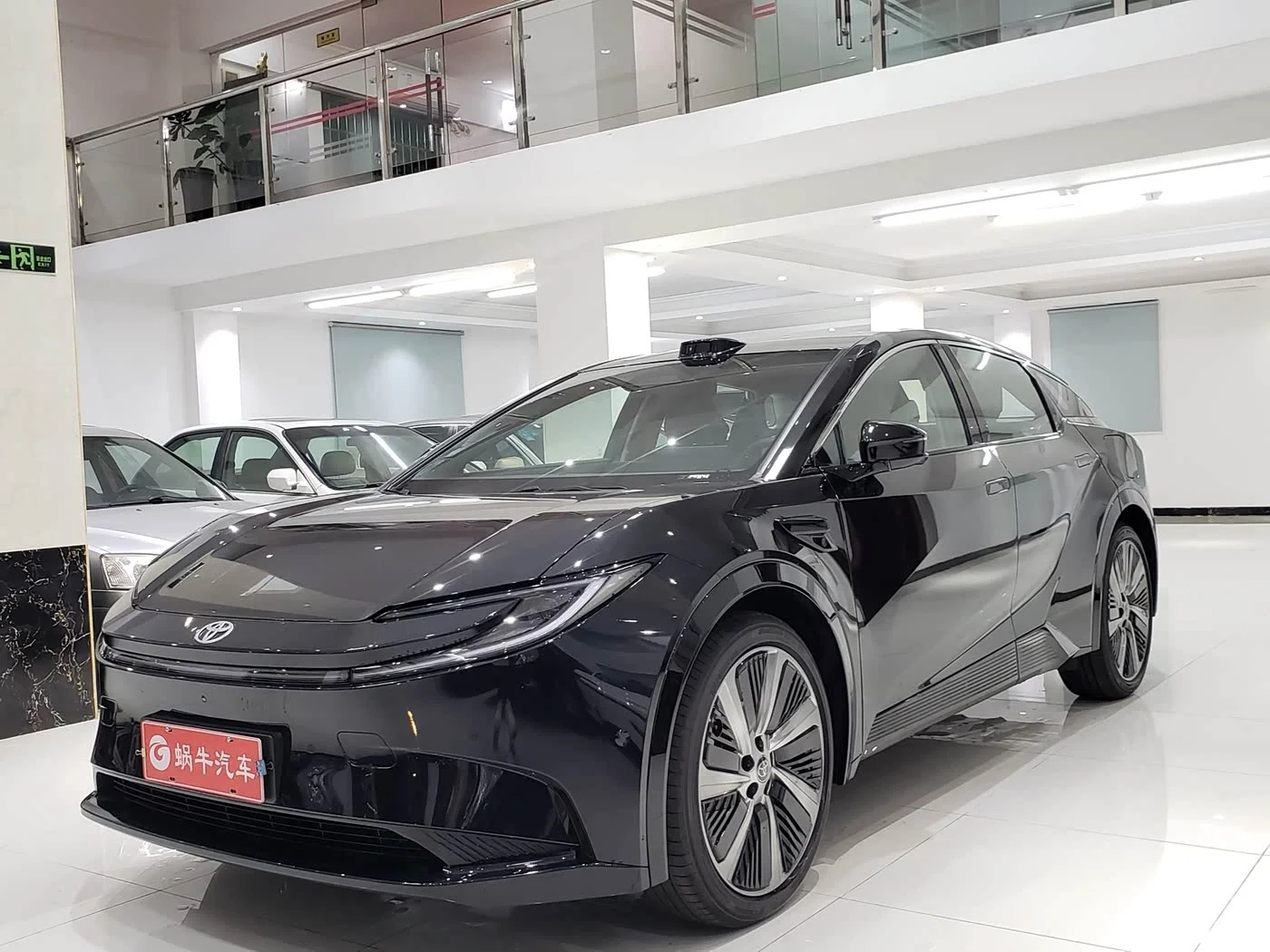 TOYOTA BZ5 - изображение 1