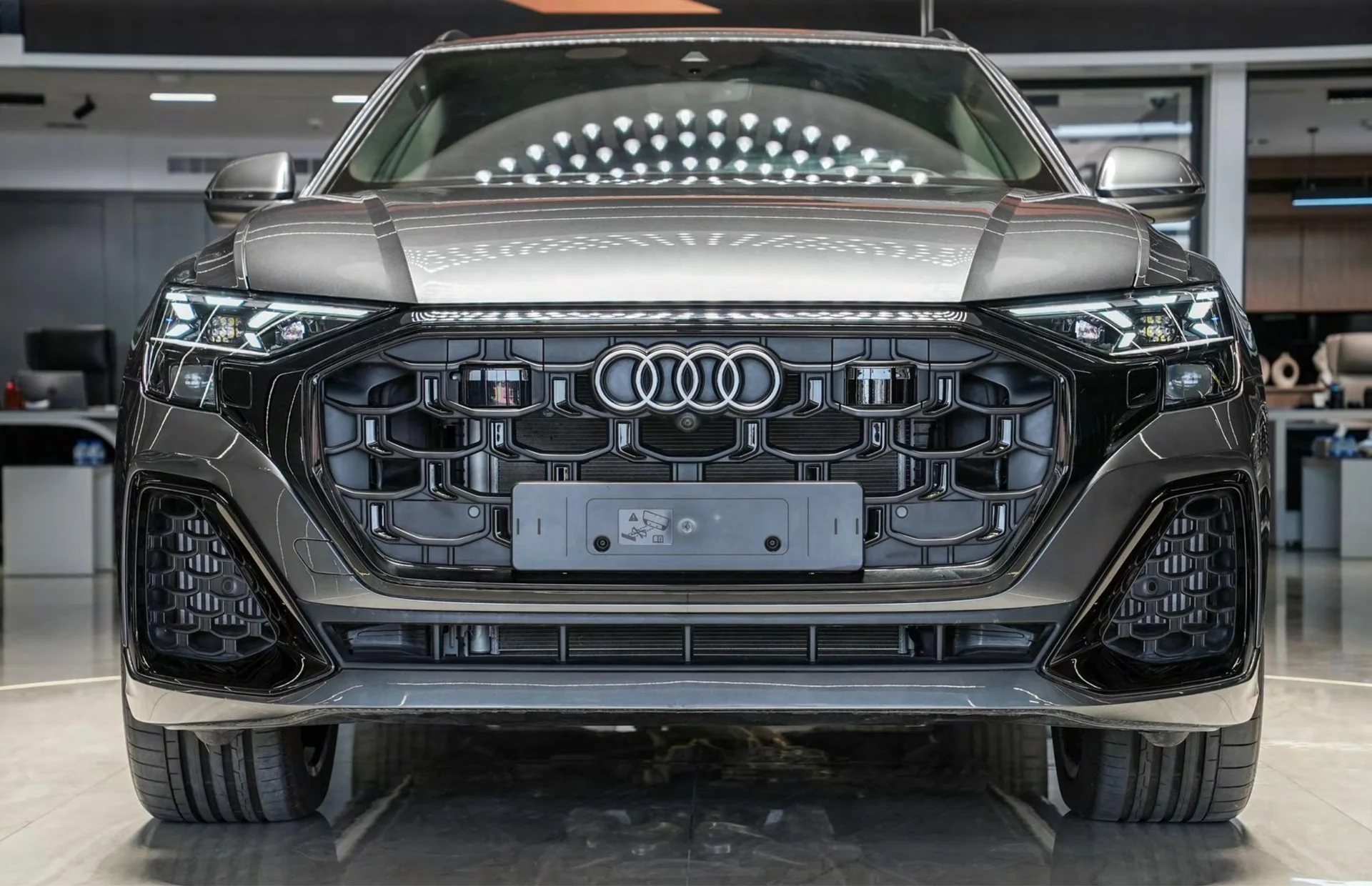 AUDI Q8 S-line Sport 2025 г.в. - миниатюра 2