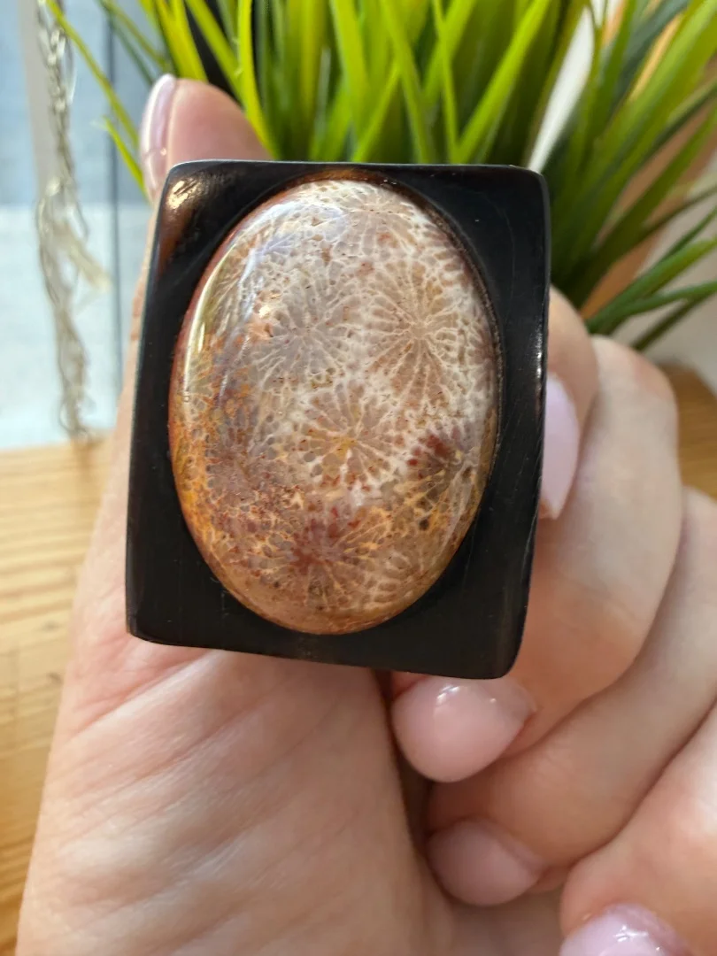 Дизайнерское кольцо из серебра 925, рога и коралла - миниатюра 6