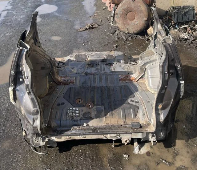 Задняя часть кузова Mitsubishi Outlander XL (CW) 2006-2012 (5301B112 5301B111) б/у - миниатюра 3