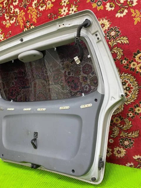 Дверь багажника Hyundai Terracan 2001-2007 б/у - миниатюра 4
