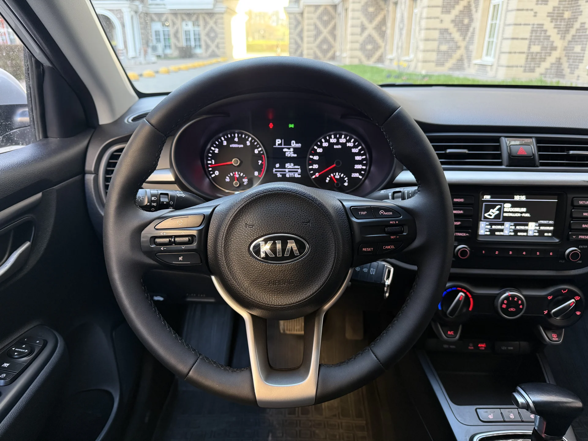 Kia Rio 1.6 AT 2017 - миниатюра 8