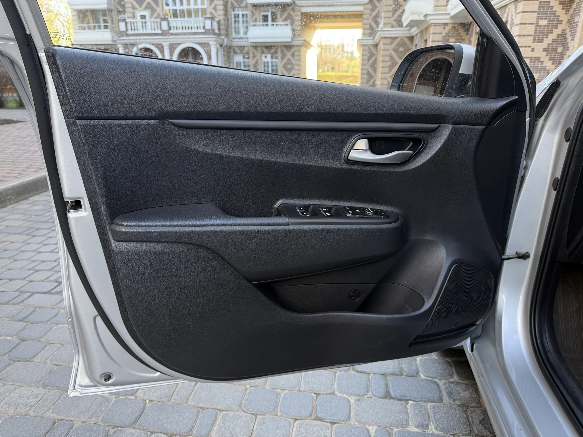Kia Rio 1.6 AT 2017 - миниатюра 12