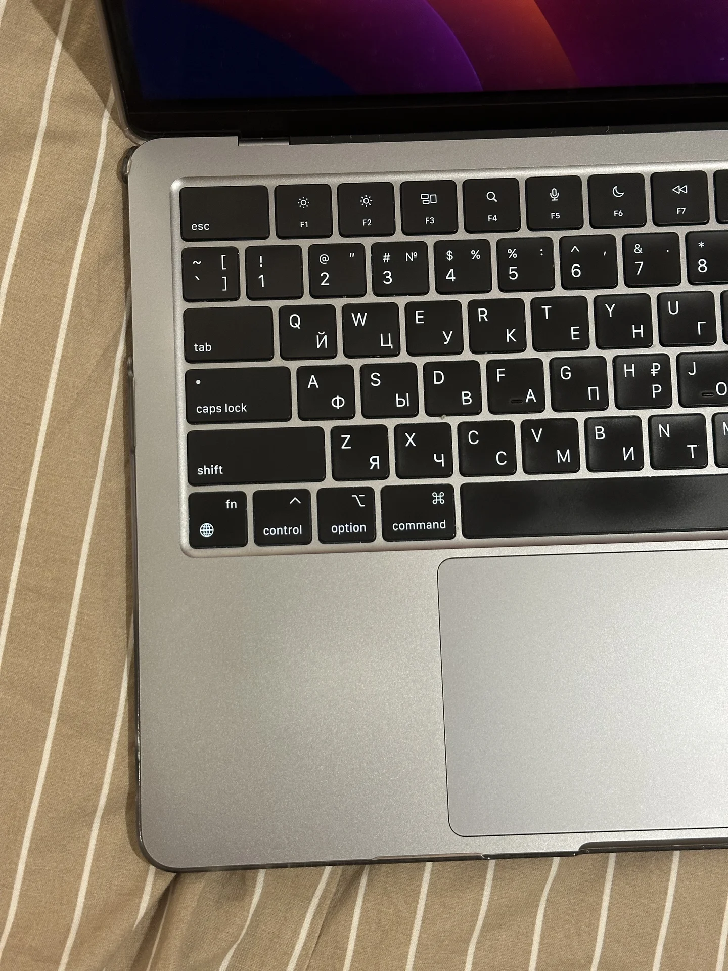 Macbook Air 13 m2 8 512 (русская клавиатура) - миниатюра 2