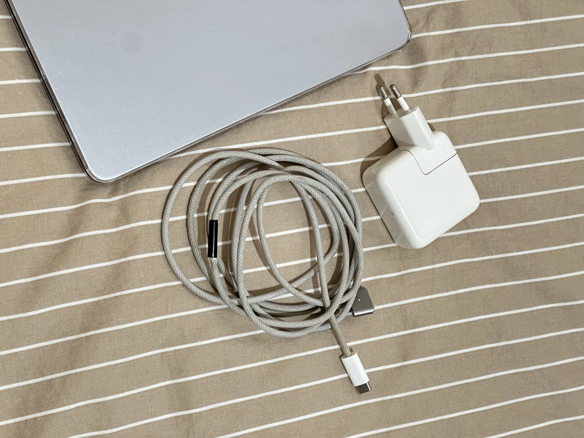 Macbook Air 13 m2 8 512 (русская клавиатура) - миниатюра 4