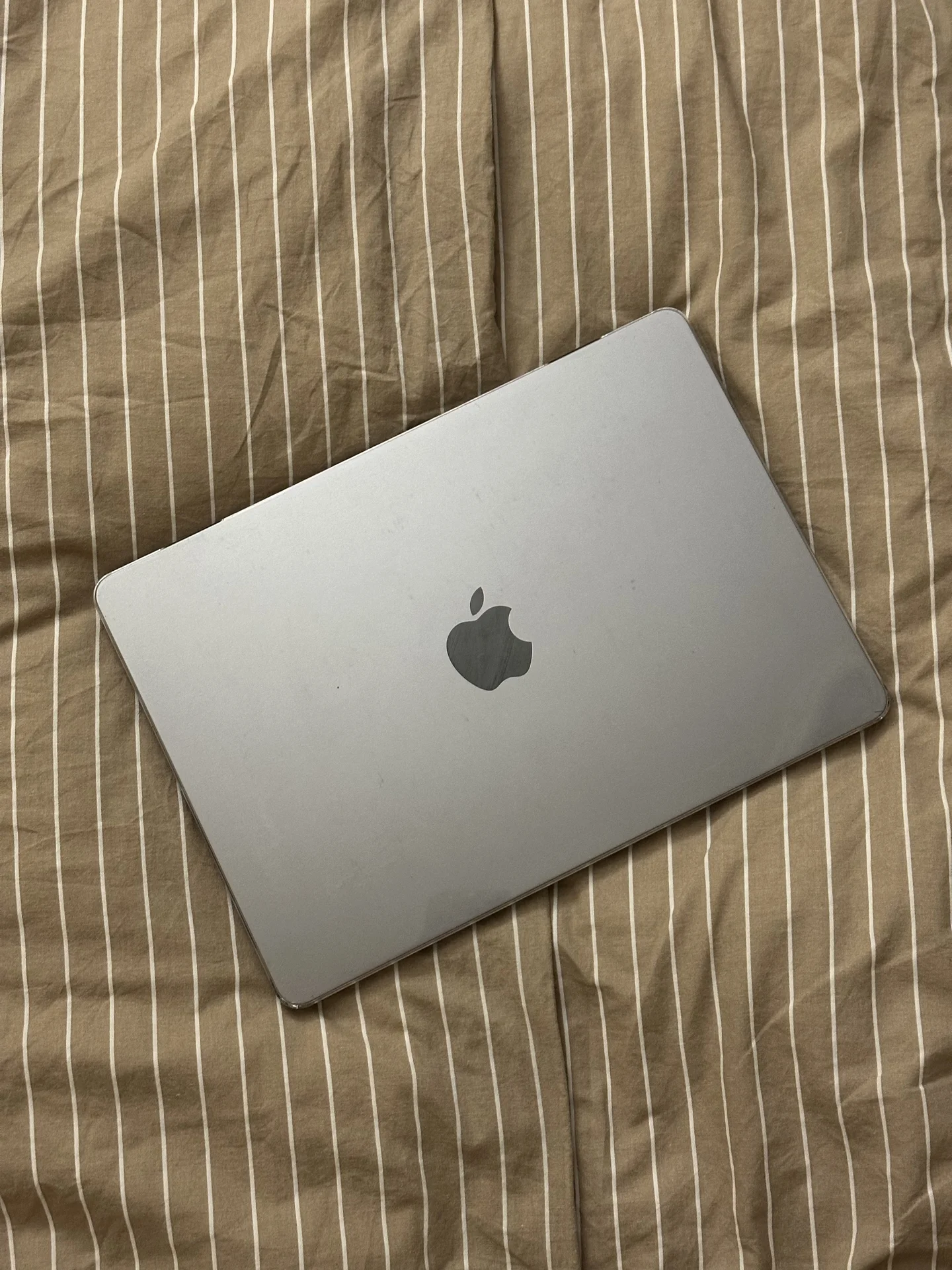 Macbook Air 13 m2 8 512 (русская клавиатура)