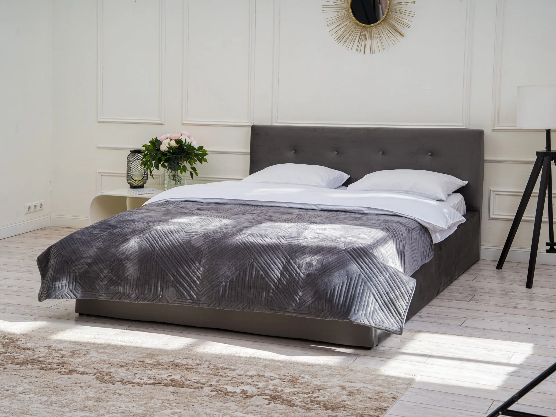 Двуспальная кровать 140*200 в наличии - миниатюра 4