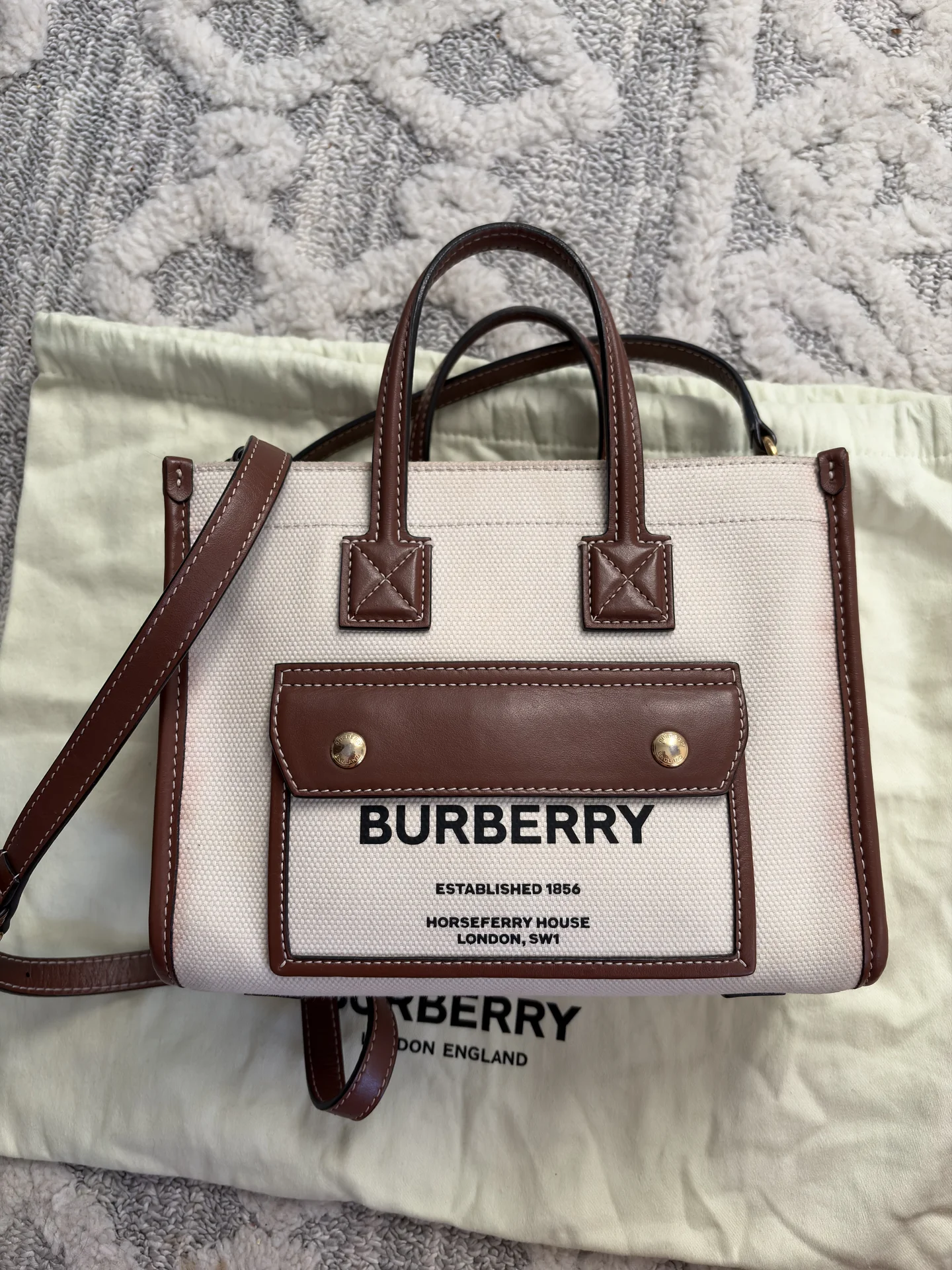 Сумка Burberry Freya mini