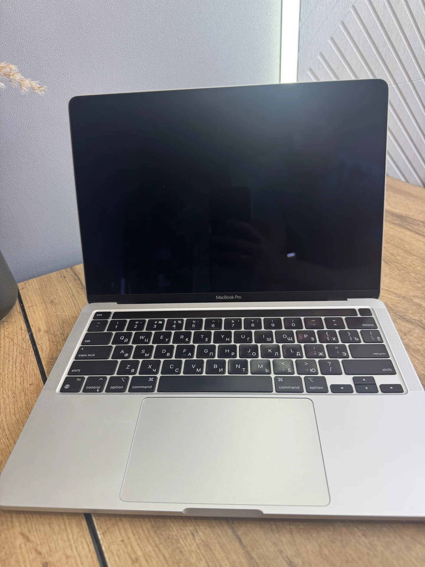 MacBook Pro 13" M2 2022, 8/256 ГБ - миниатюра 2