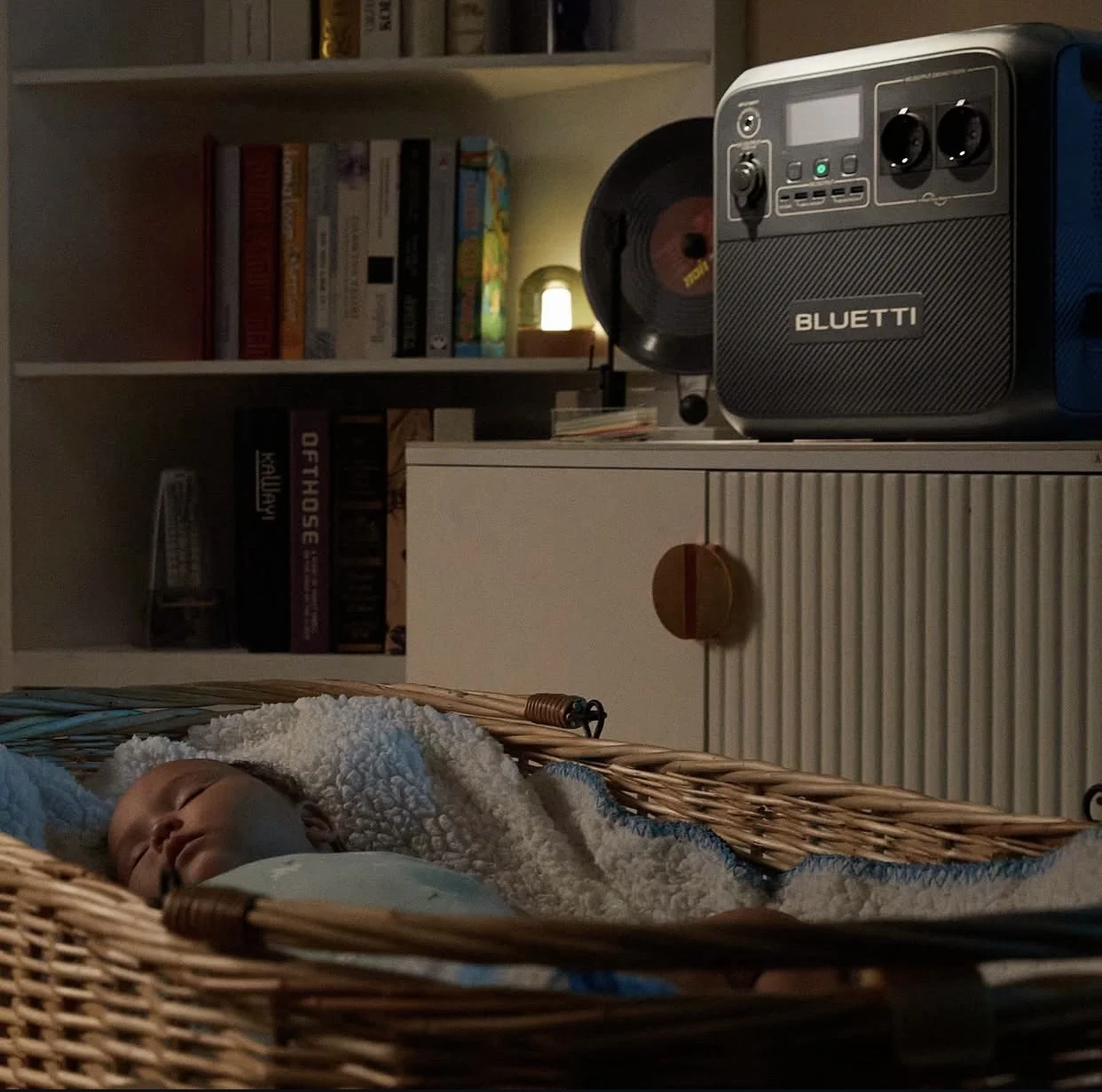 Генератор без бензина 3840W Bluetti - миниатюра 2