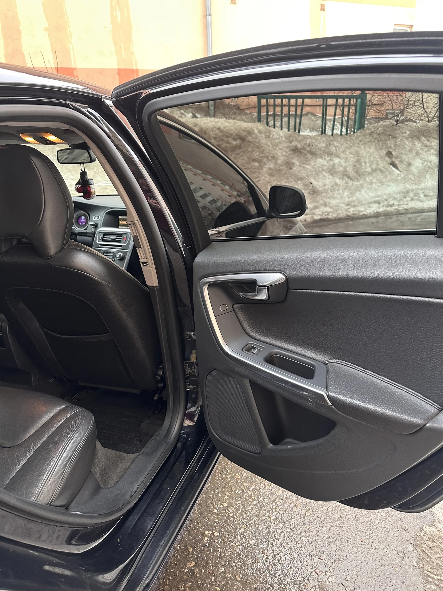 Volvo S60 1.6AMT,2011,171000км - миниатюра 2