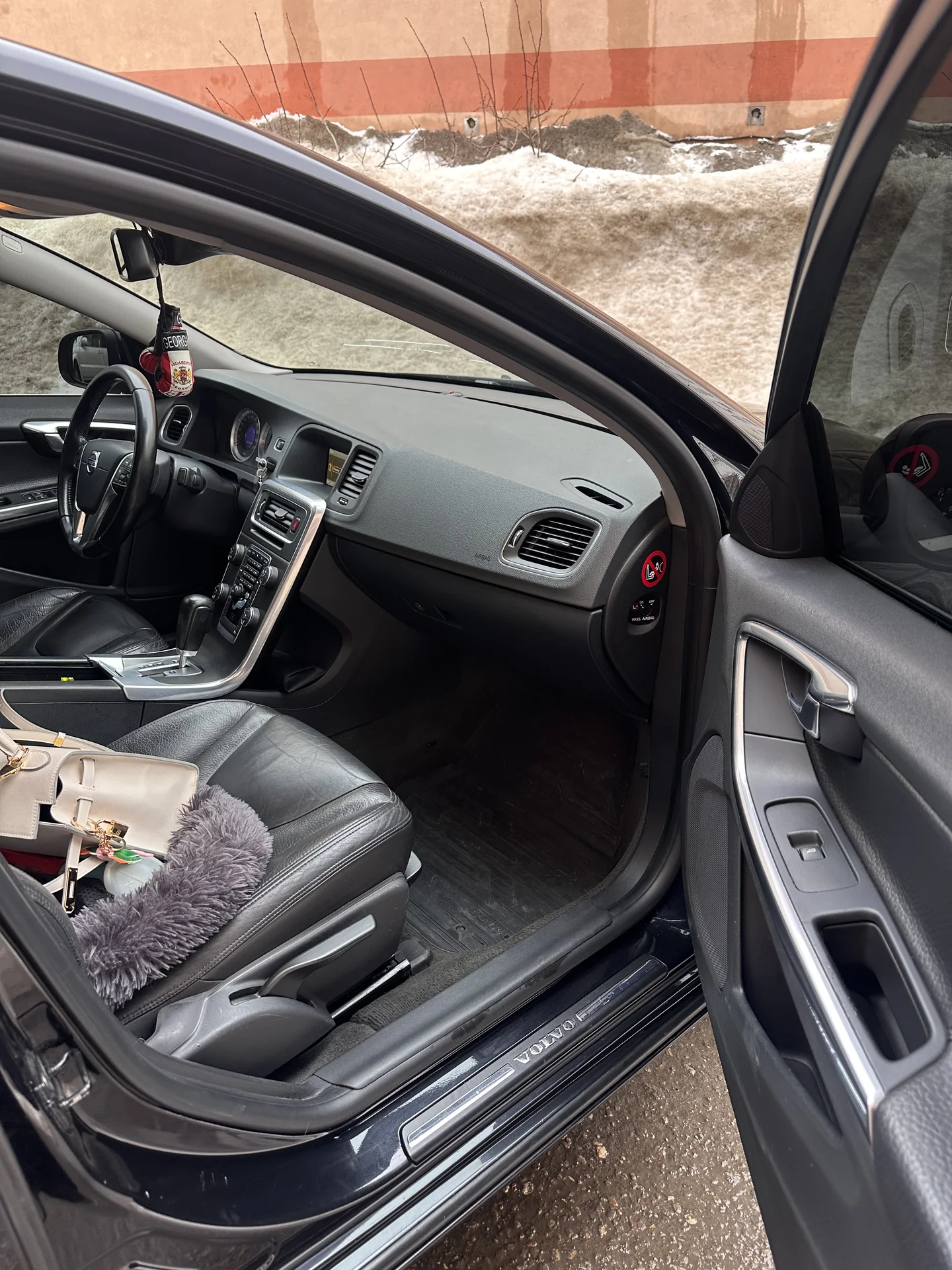 Volvo S60 1.6AMT,2011,171000км - миниатюра 3