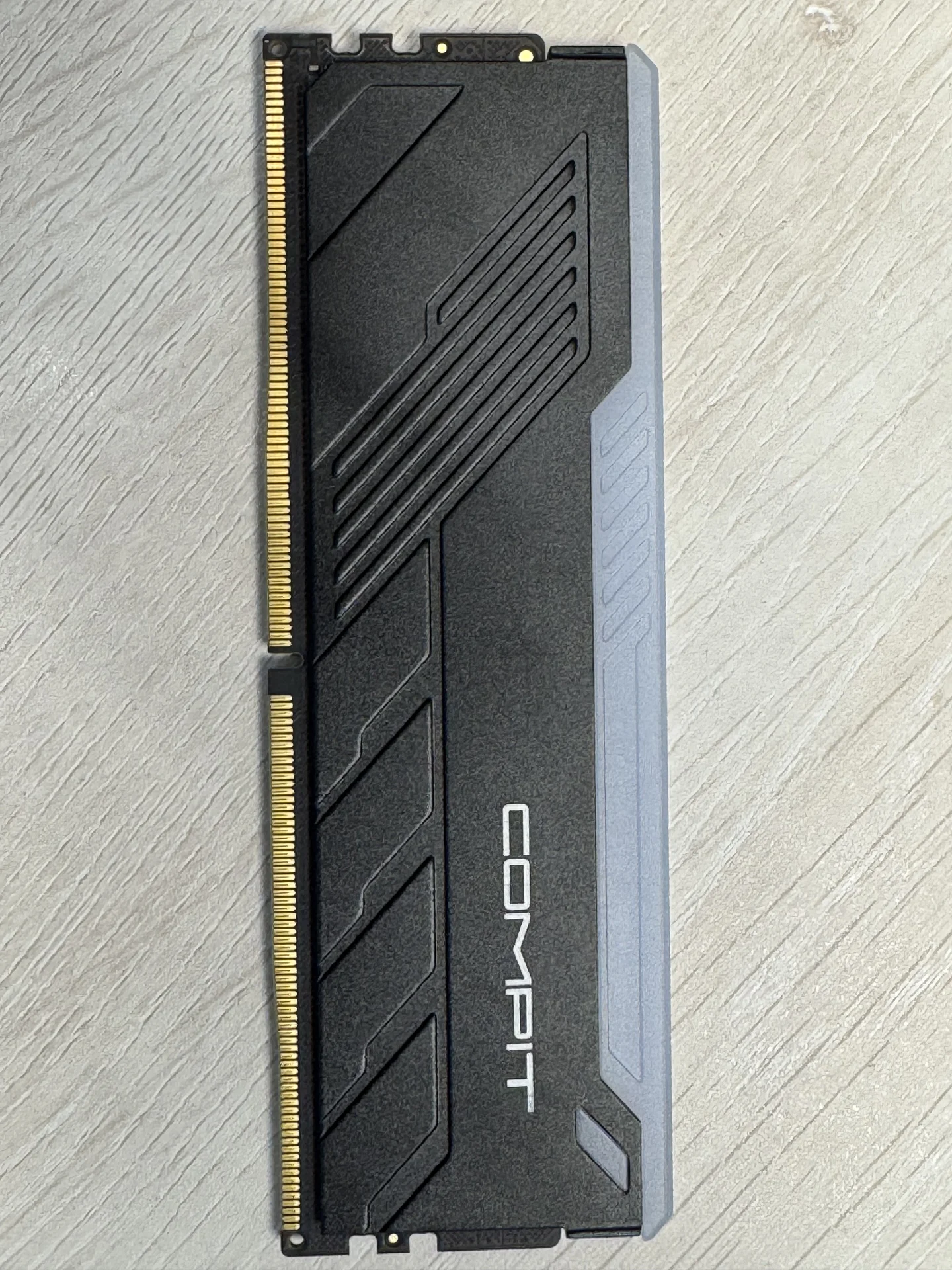 Оперативная память DDR5 16Gb 6000 с RGB - изображение 1